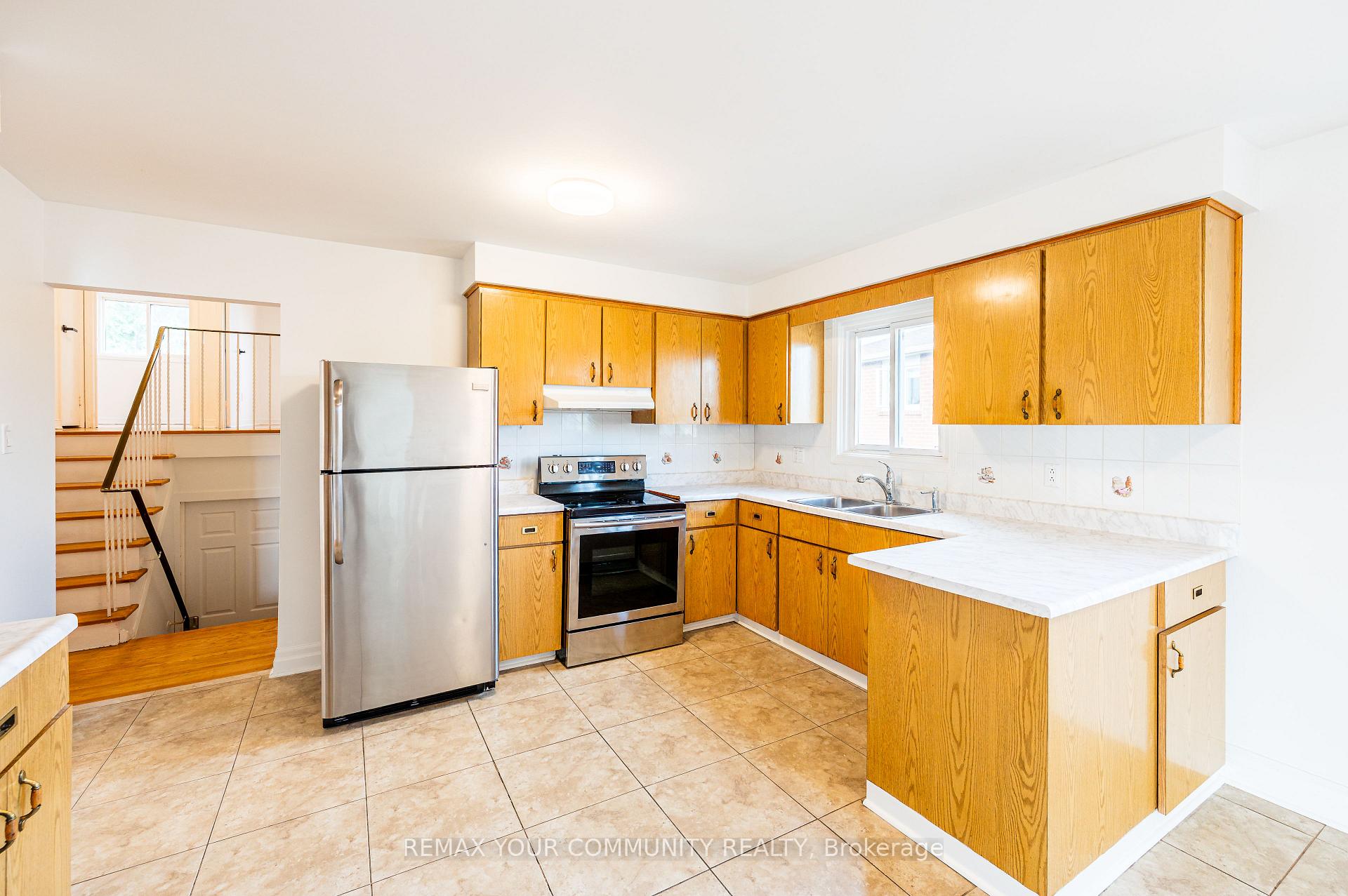 Photo 5 of Unit UPPER, 20 Terra Road, Vaughan, East Woodbridge — HOMEH
