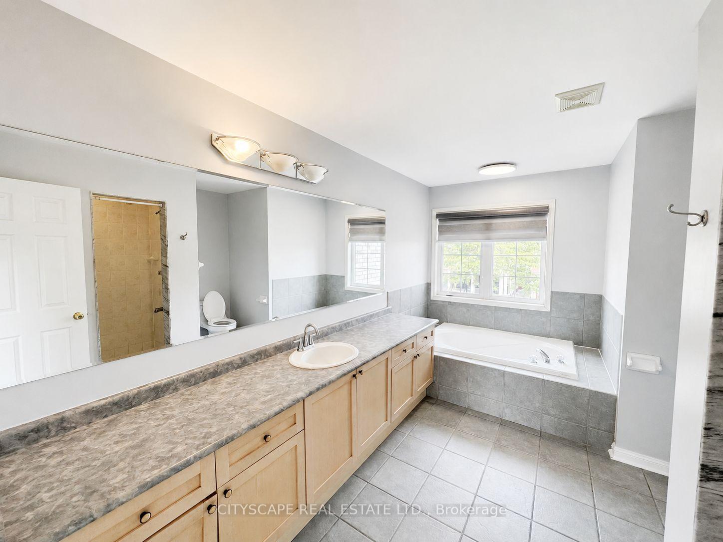 Photo 44 of 19 Selhurst Drive, Brampton, Vales of Castlemore — HOMEH