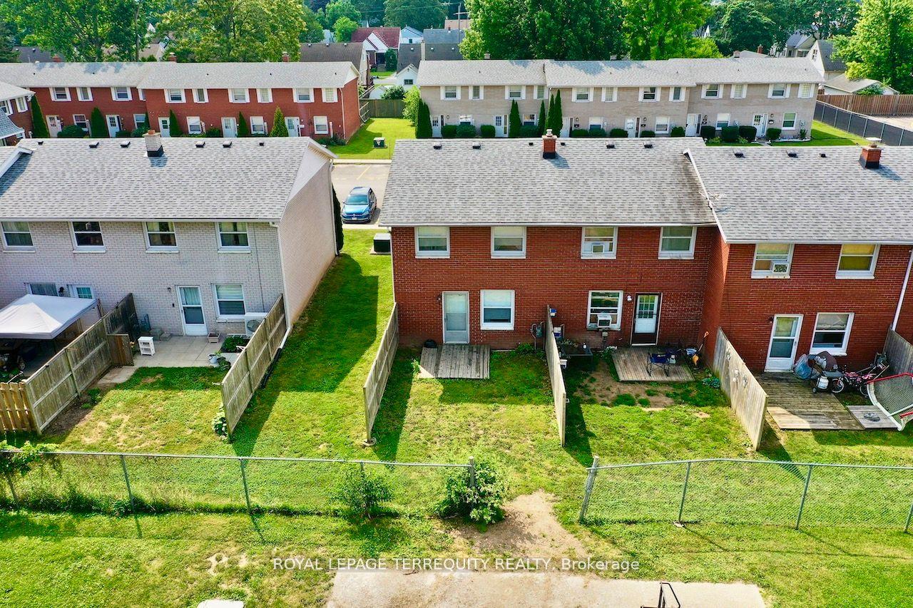 Photo 18 of 35 Orchard Place, Chatham-Kent — HOMEH