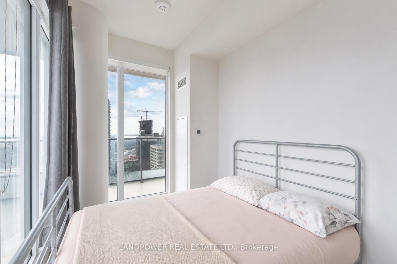 Photo 14 of Unit 2207, 70 Princess Street, Toronto, Waterfront Communities — HOMEH