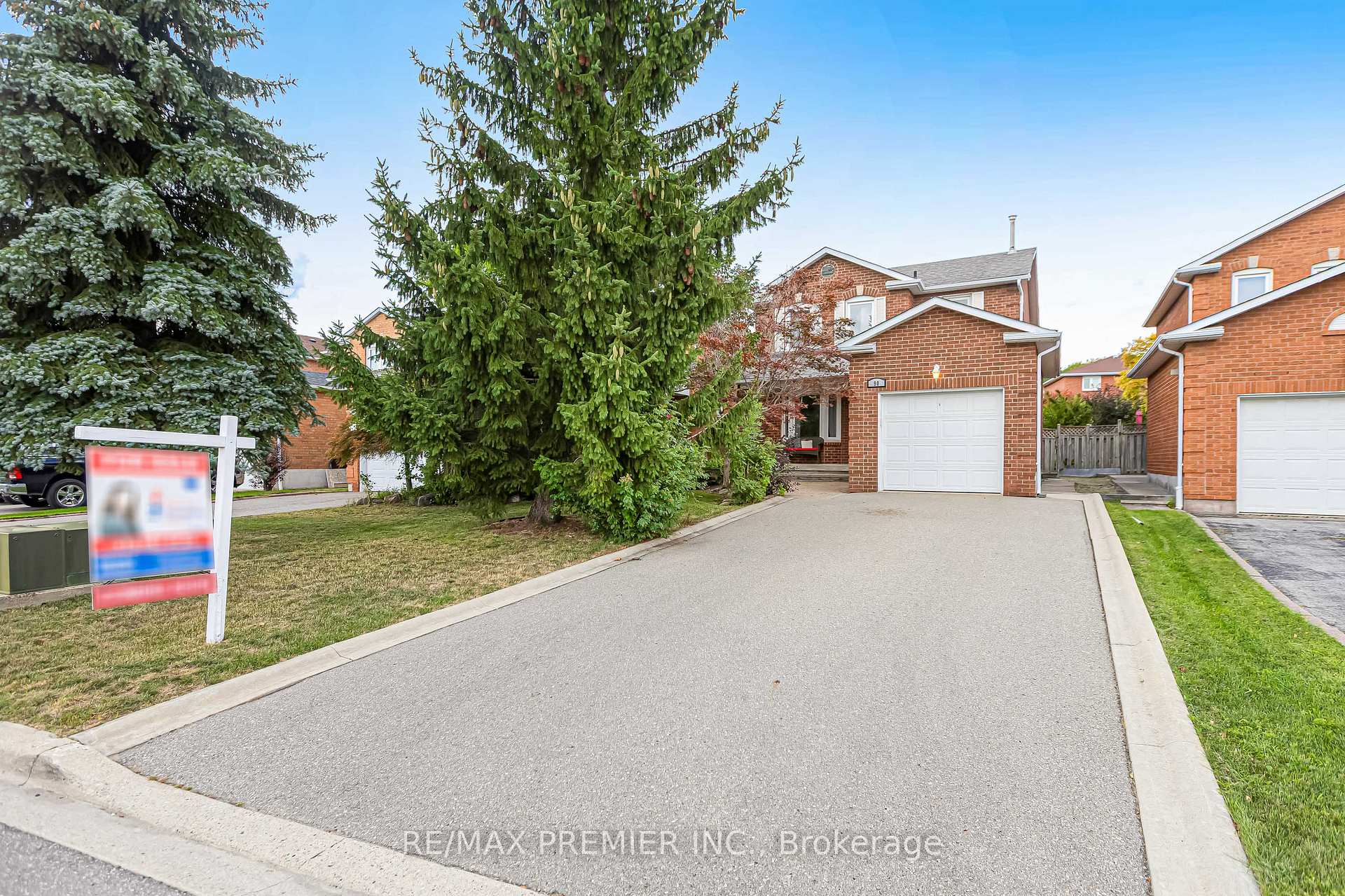 Photo 1 of 90 Pentland Crescent, Vaughan, Maple — HOMEH