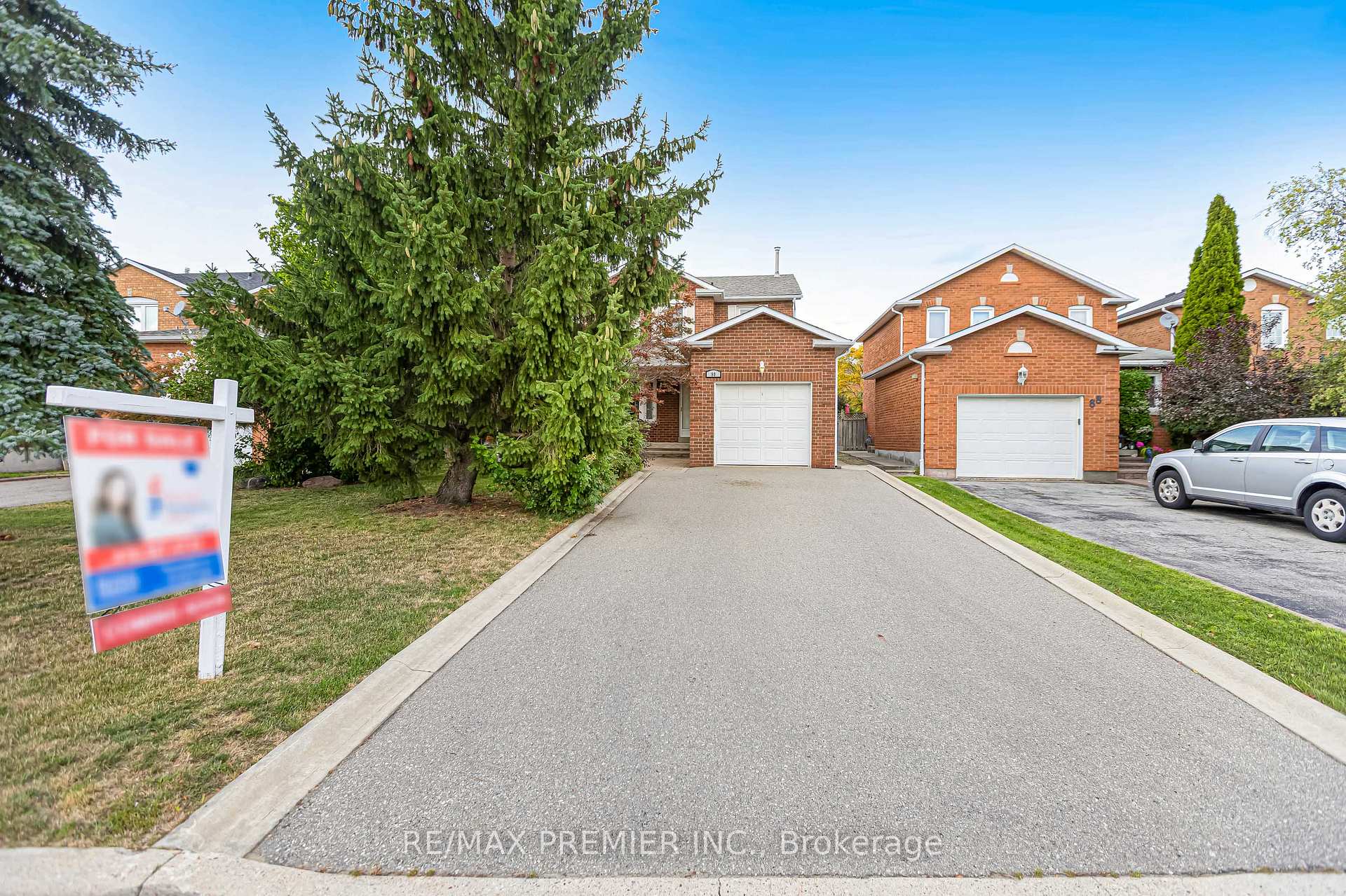 Photo 2 of 90 Pentland Crescent, Vaughan, Maple — HOMEH
