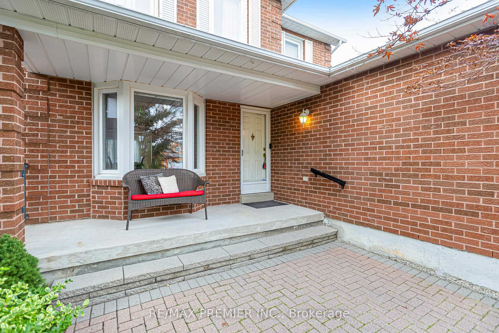 Photo 3 of 90 Pentland Crescent, Vaughan, Maple — HOMEH