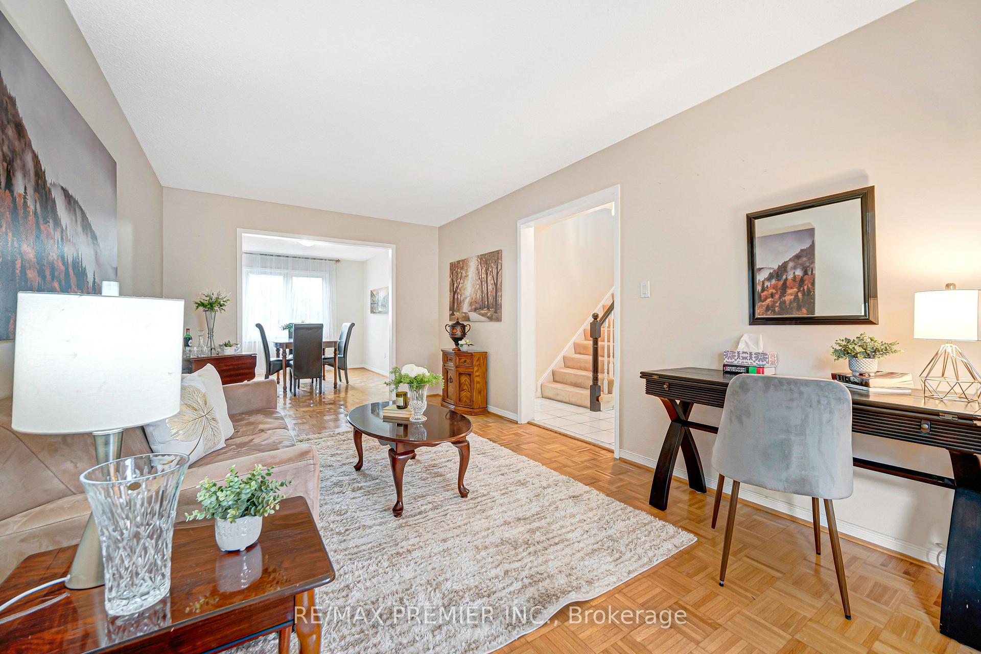 Photo 8 of 90 Pentland Crescent, Vaughan, Maple — HOMEH