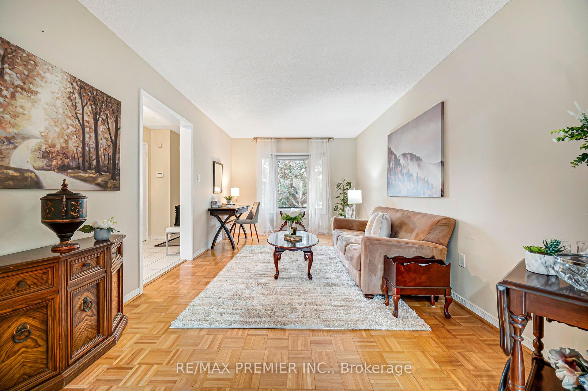 Photo 12 of 90 Pentland Crescent, Vaughan, Maple — HOMEH