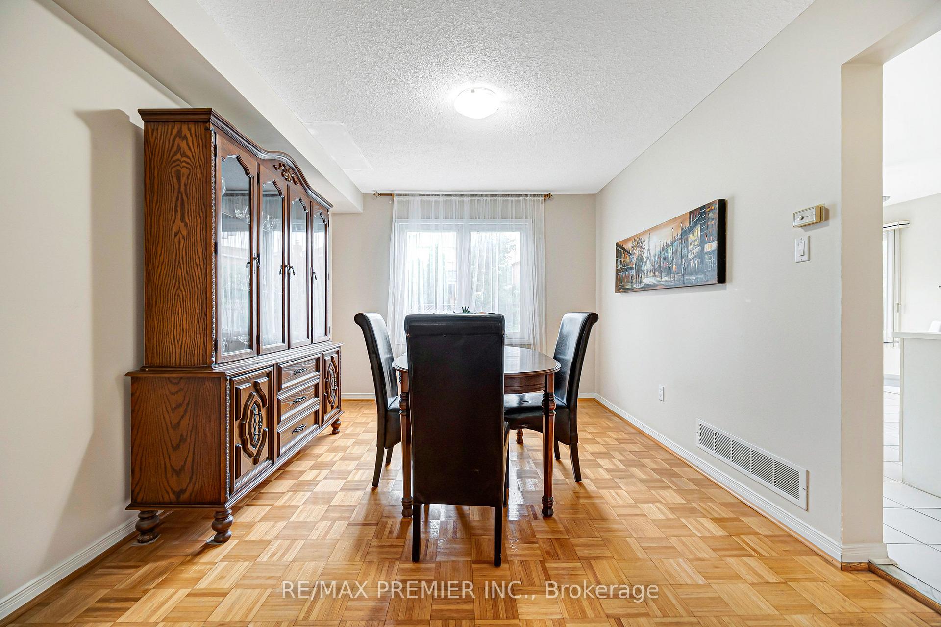 Photo 13 of 90 Pentland Crescent, Vaughan, Maple — HOMEH