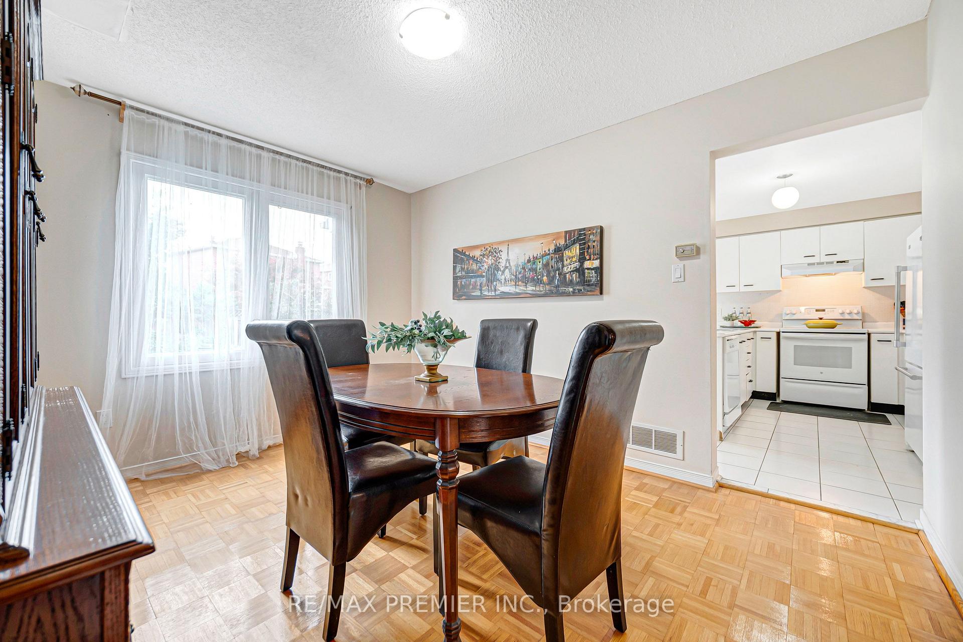 Photo 14 of 90 Pentland Crescent, Vaughan, Maple — HOMEH
