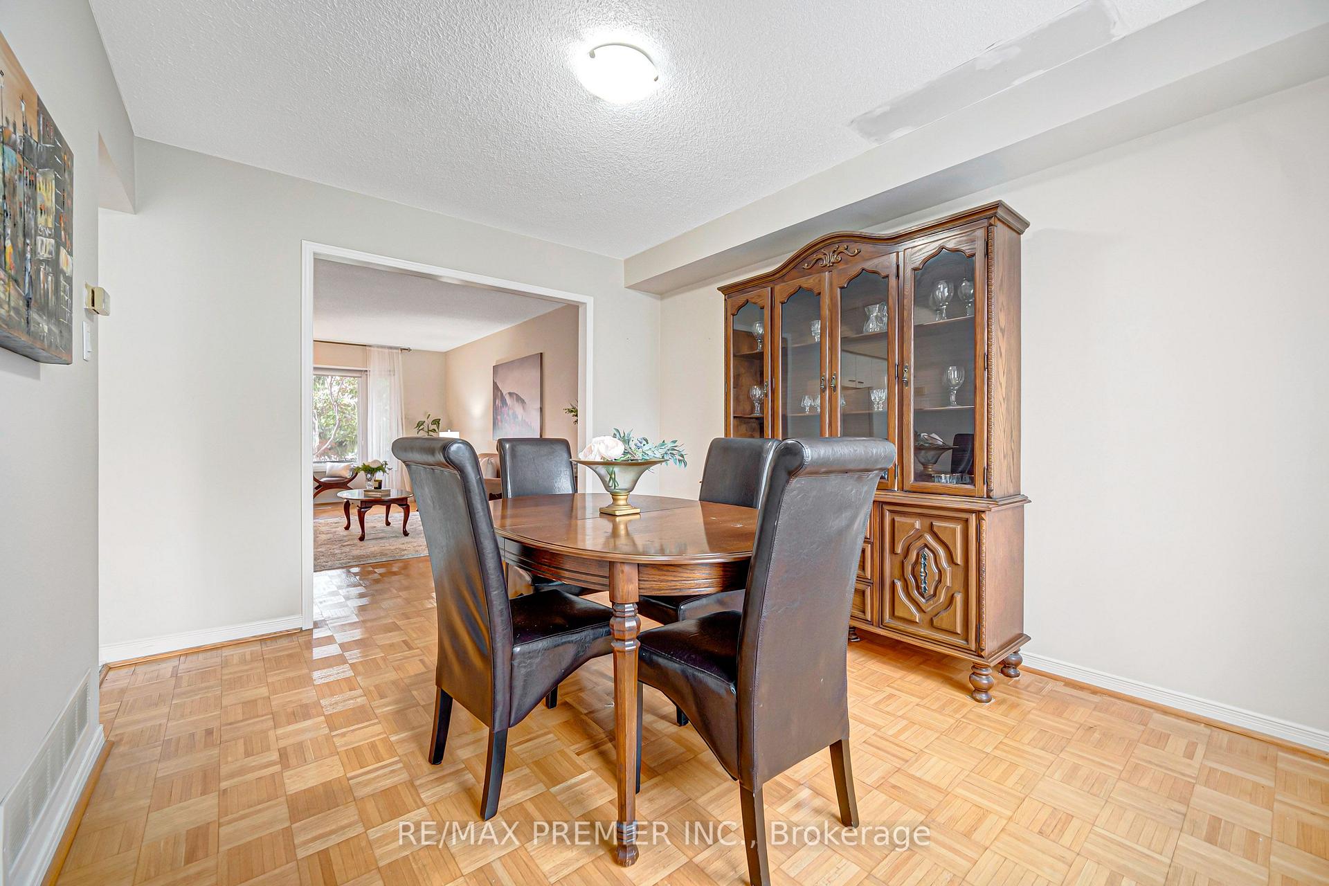 Photo 15 of 90 Pentland Crescent, Vaughan, Maple — HOMEH