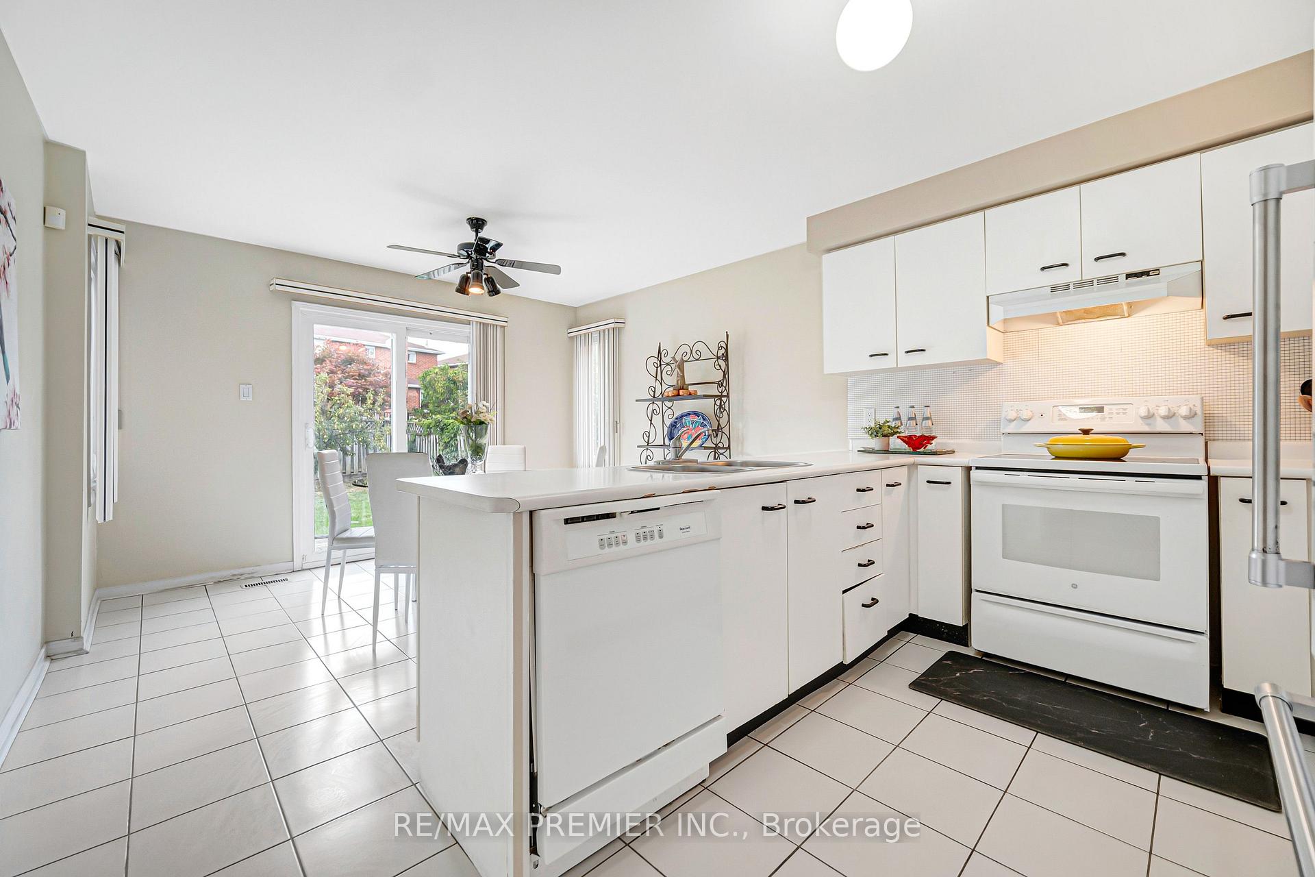 Photo 16 of 90 Pentland Crescent, Vaughan, Maple — HOMEH