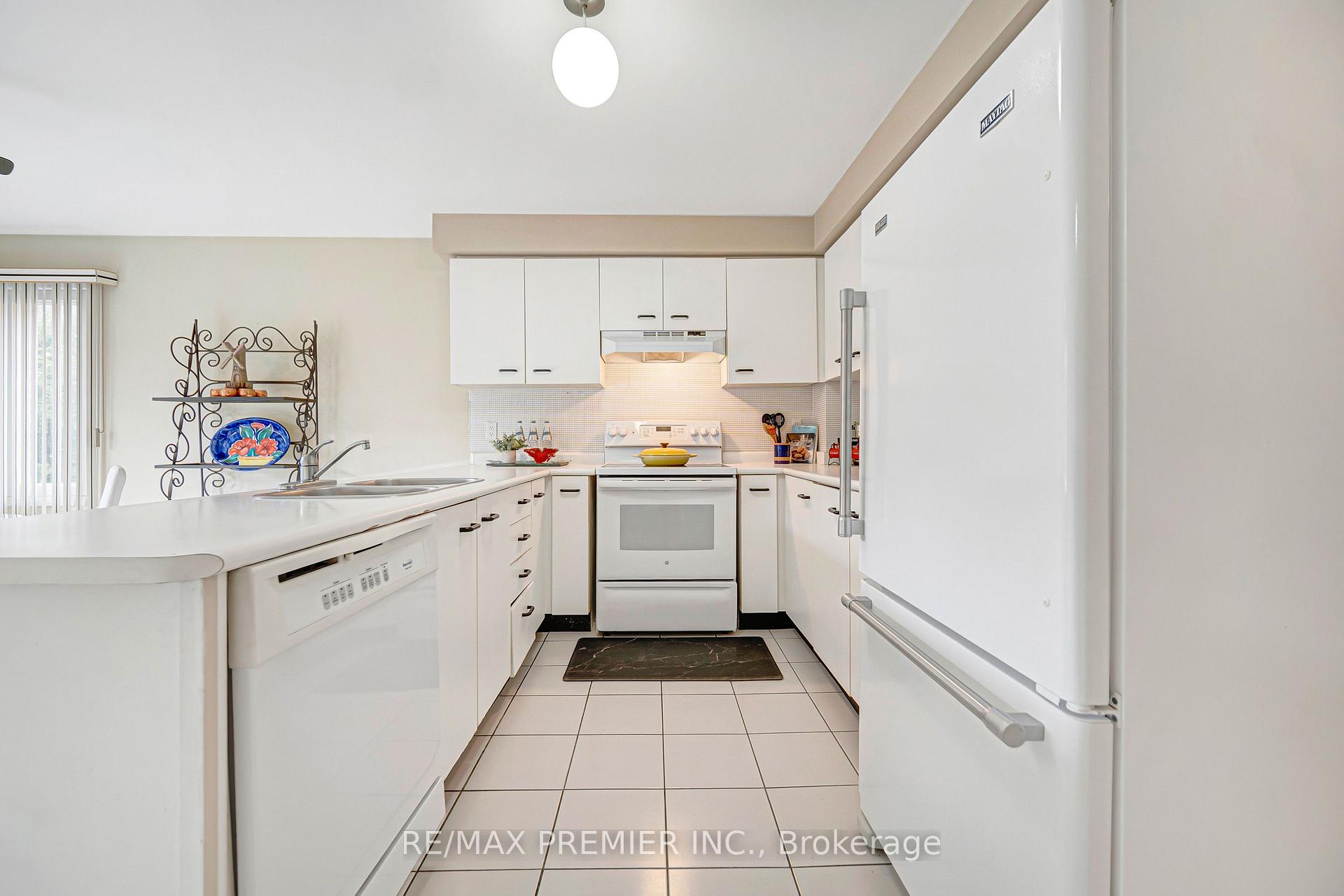 Photo 17 of 90 Pentland Crescent, Vaughan, Maple — HOMEH