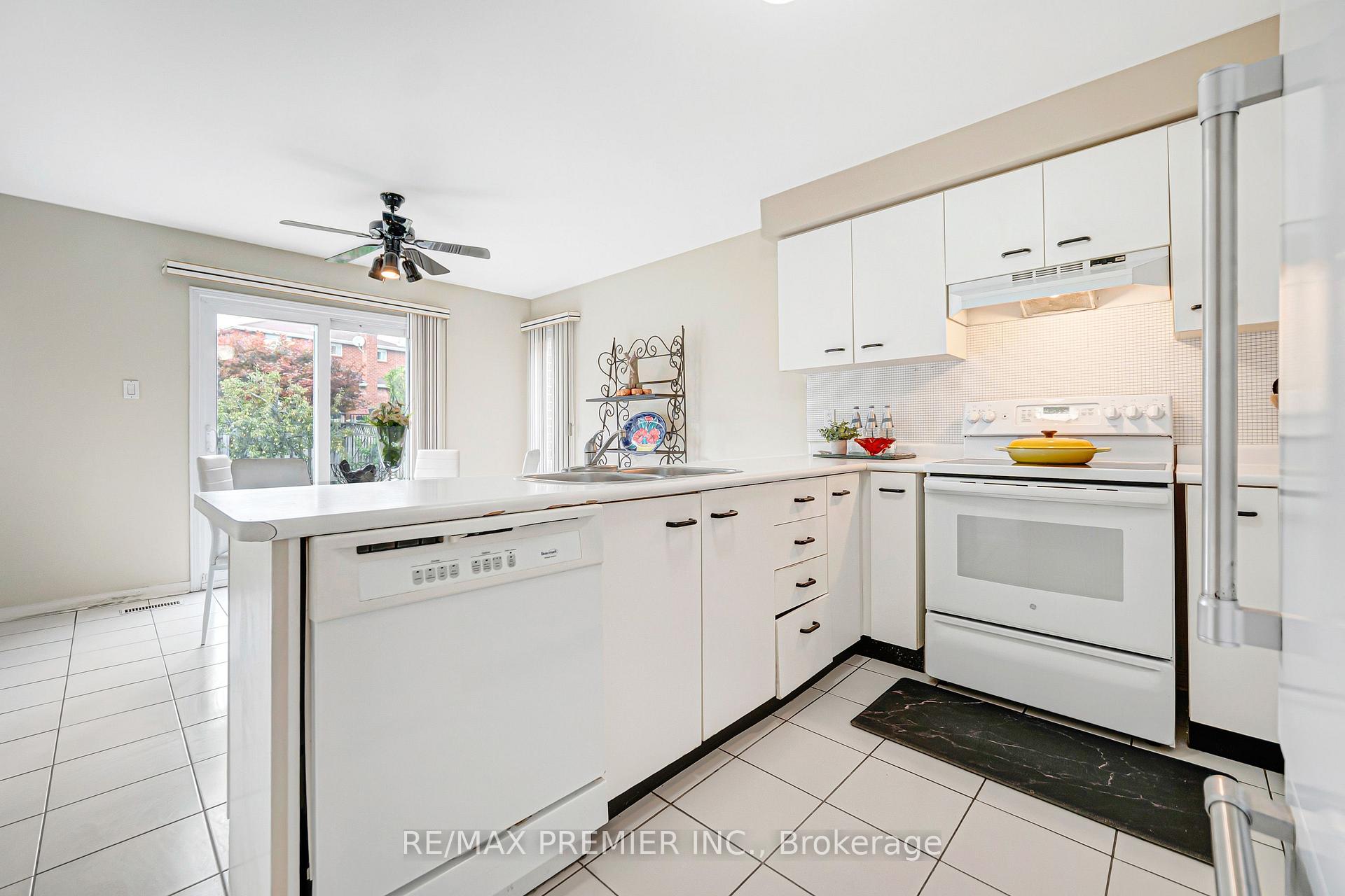 Photo 18 of 90 Pentland Crescent, Vaughan, Maple — HOMEH