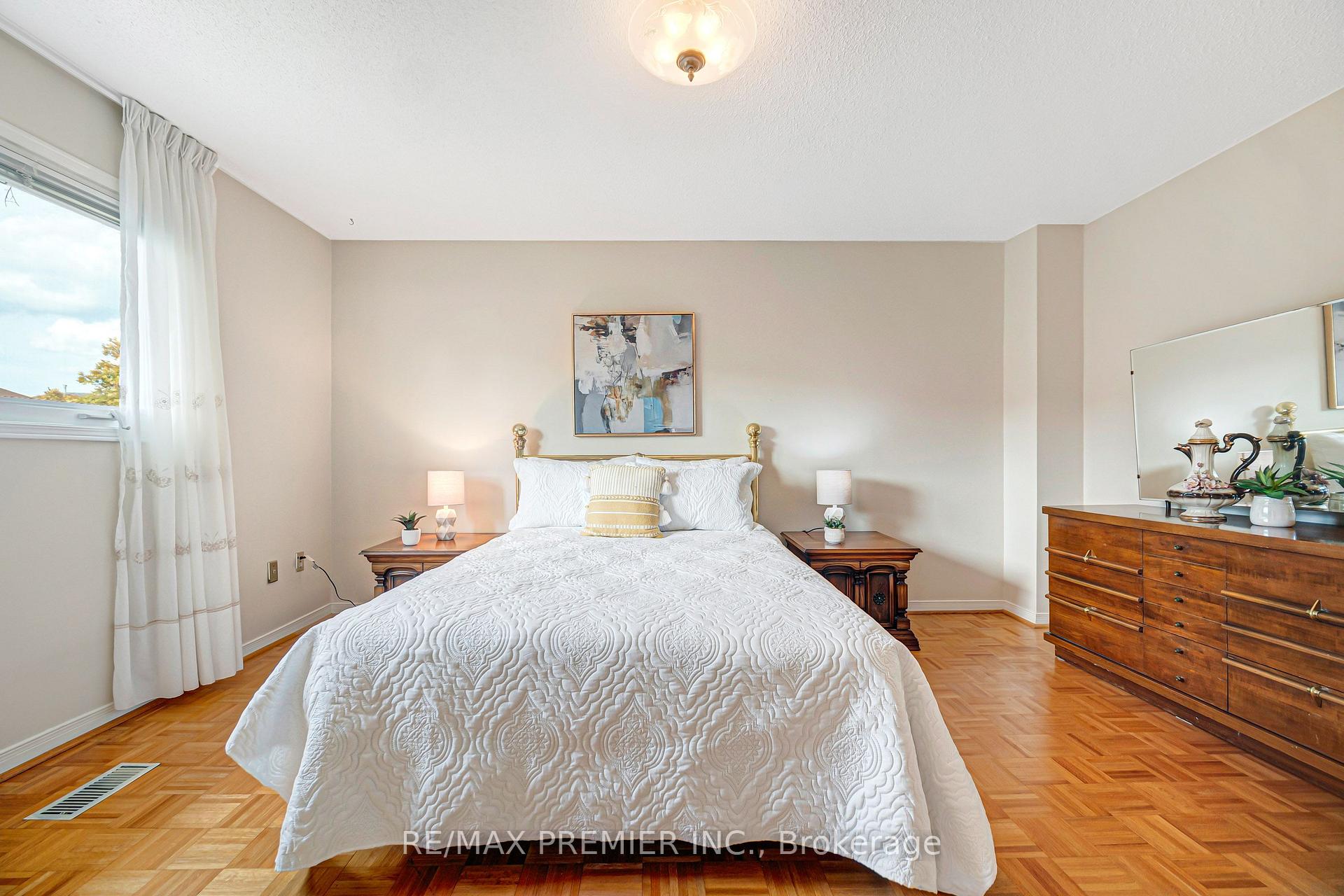 Photo 26 of 90 Pentland Crescent, Vaughan, Maple — HOMEH