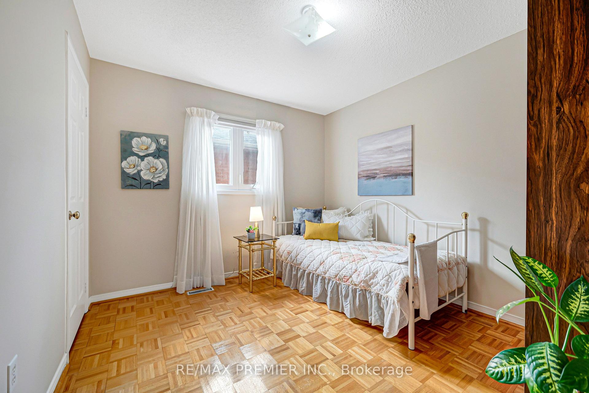 Photo 30 of 90 Pentland Crescent, Vaughan, Maple — HOMEH