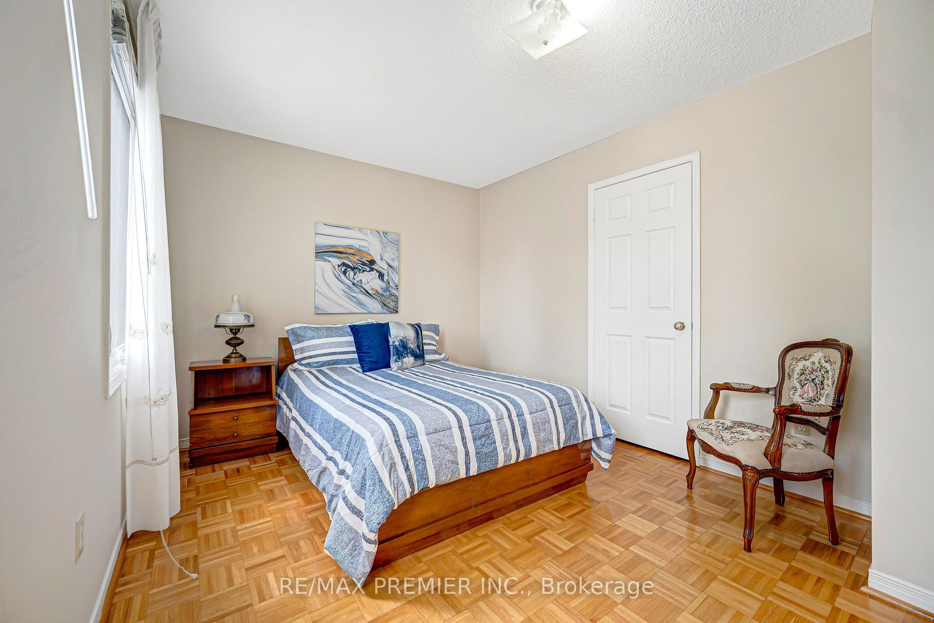 Photo 33 of 90 Pentland Crescent, Vaughan, Maple — HOMEH