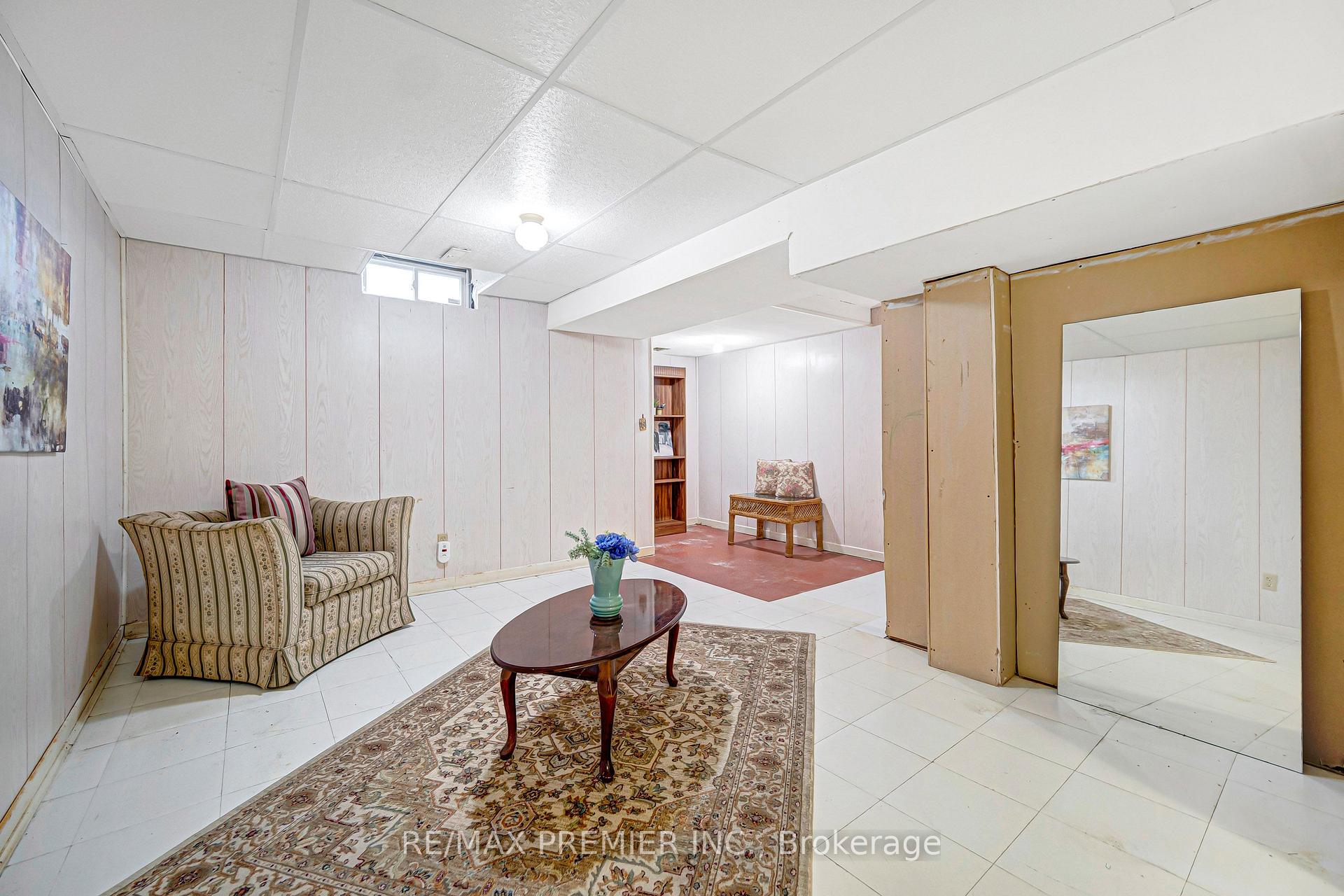 Photo 38 of 90 Pentland Crescent, Vaughan, Maple — HOMEH
