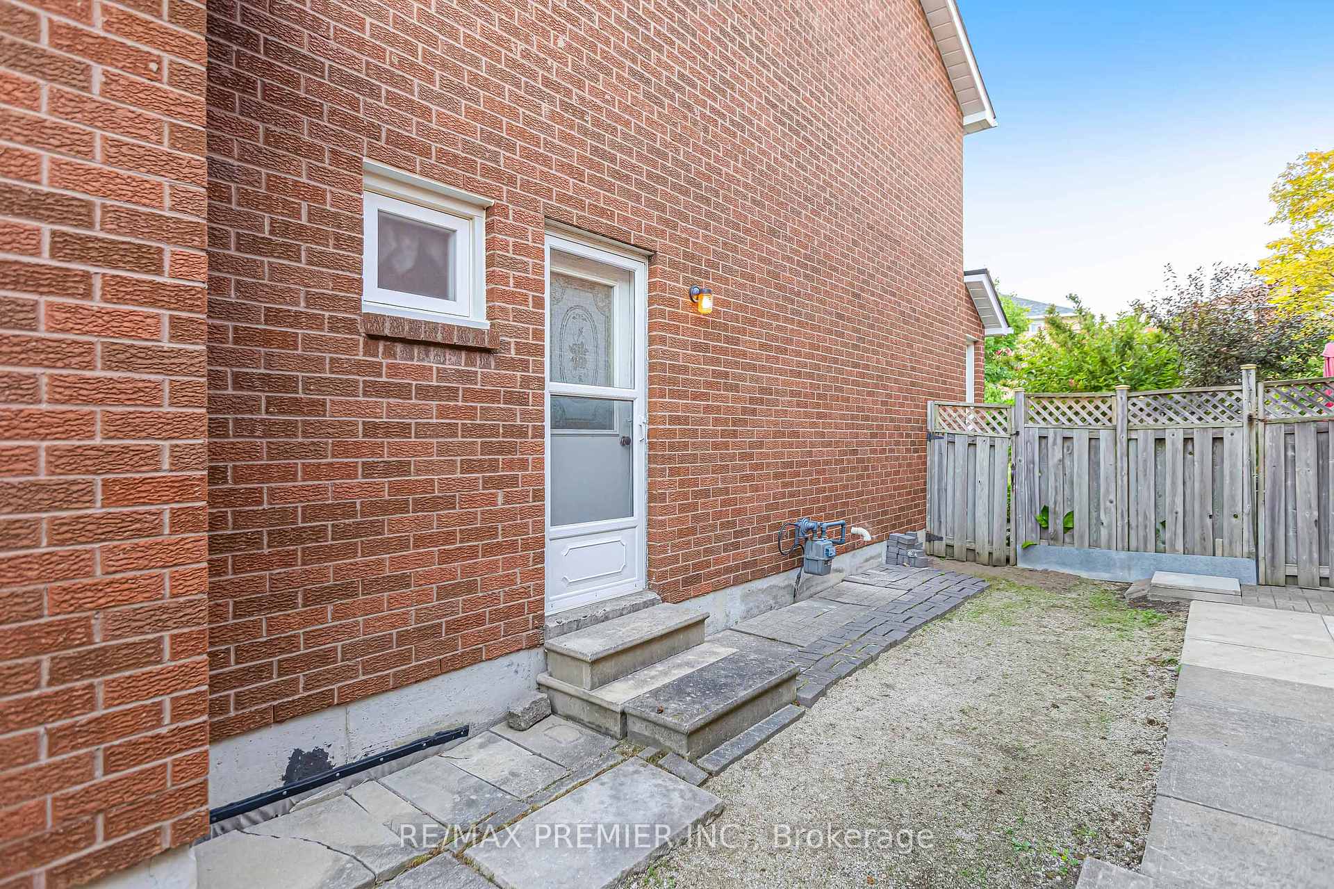 Photo 43 of 90 Pentland Crescent, Vaughan, Maple — HOMEH