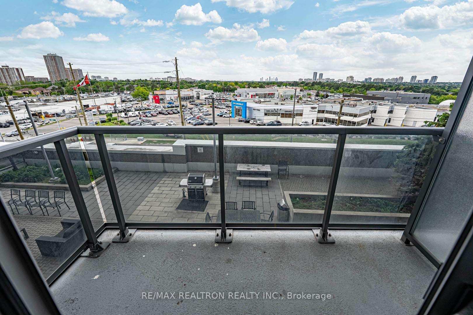 Photo 13 of Unit 418, 7161 Yonge Street, Markham, Grandview — HOMEH