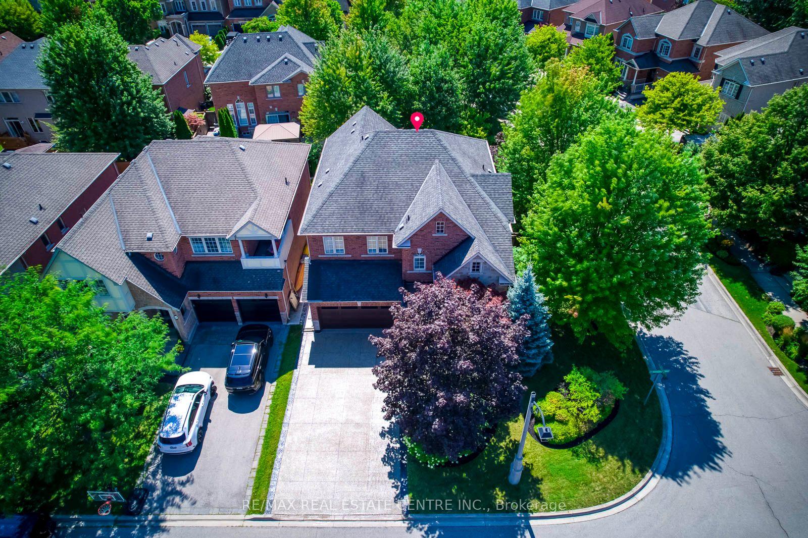 Photo 1 of 290 Duskywing Way, Oakville, Bronte — HOMEH