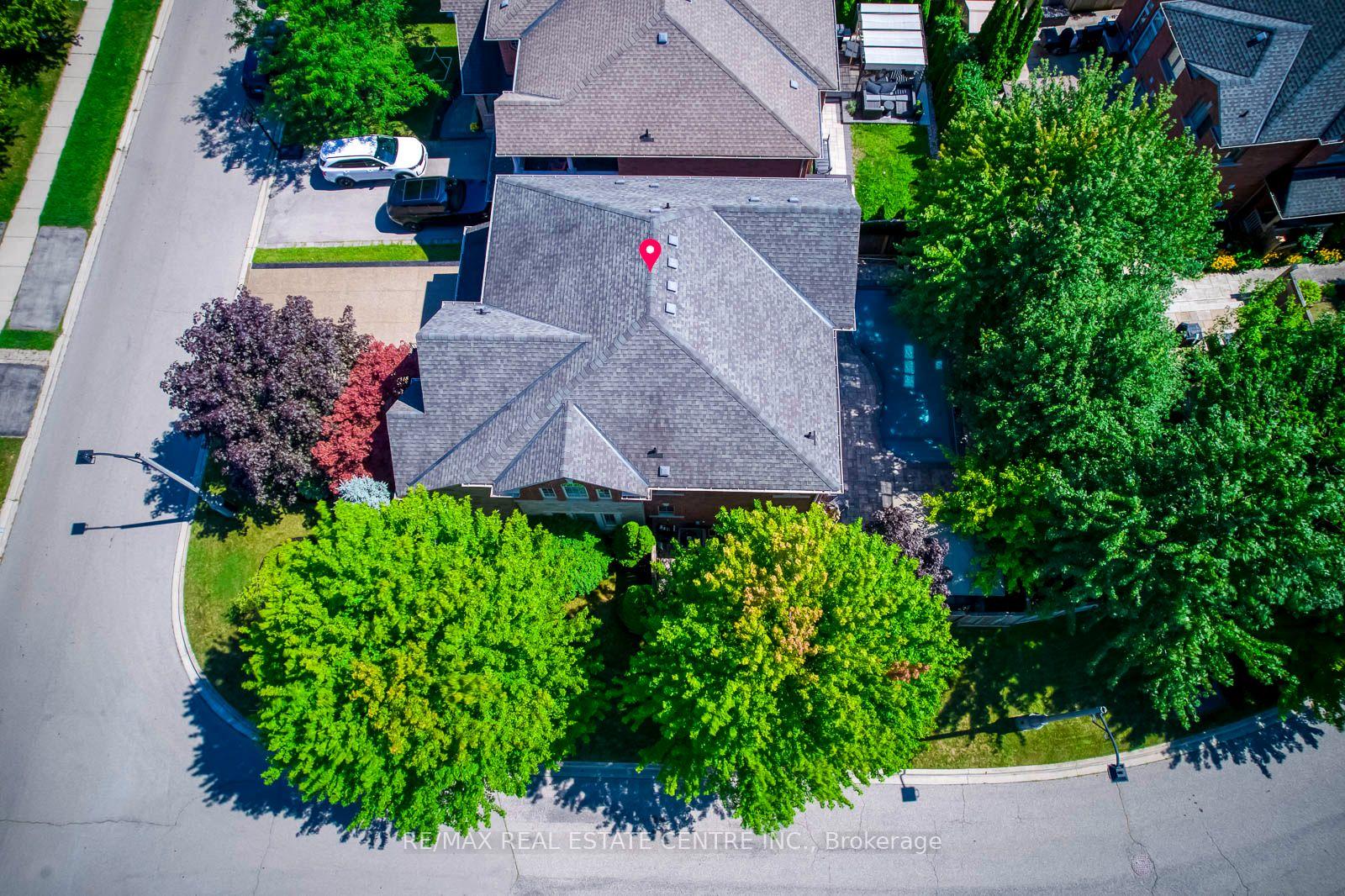 Photo 2 of 290 Duskywing Way, Oakville, Bronte — HOMEH