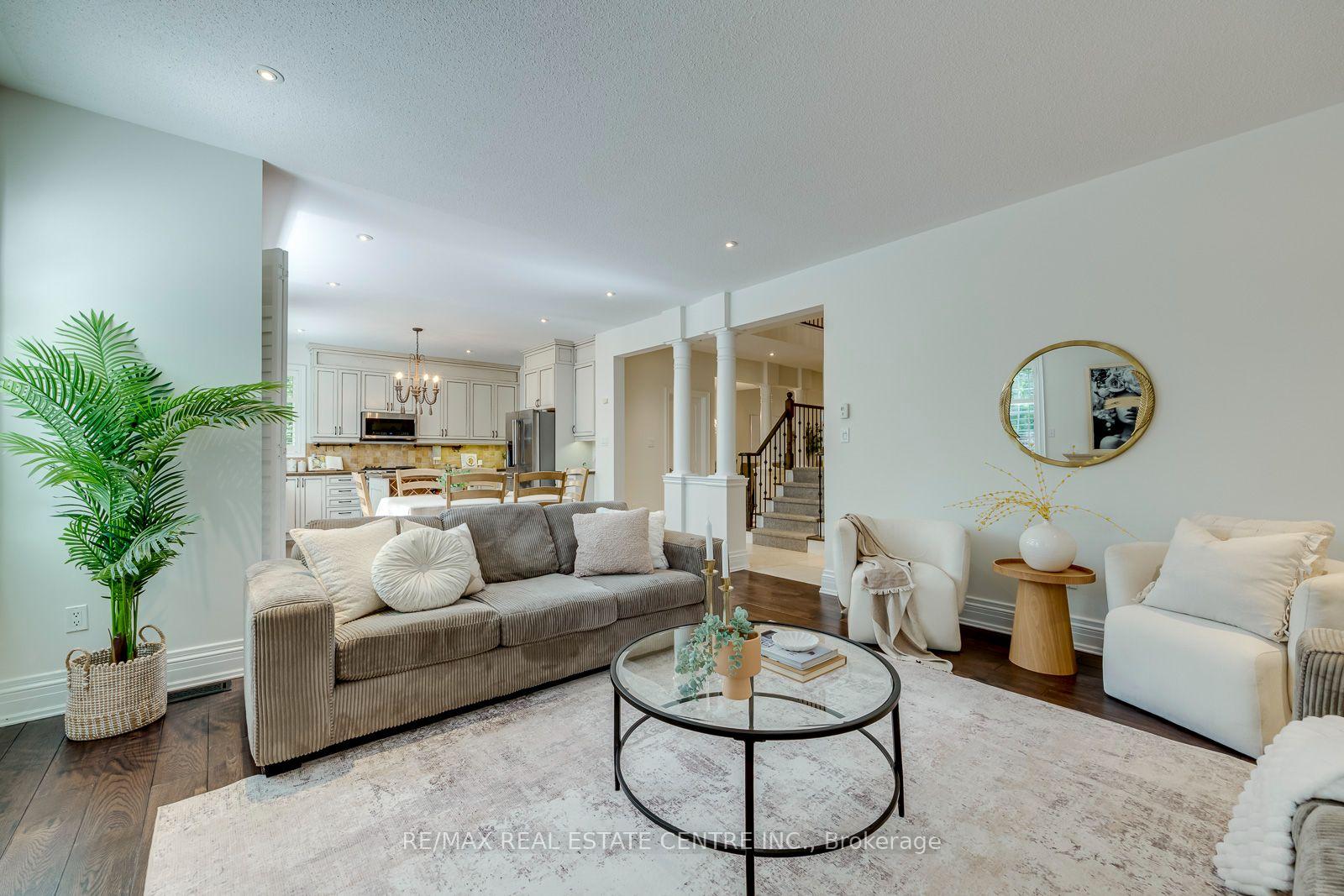 Photo 13 of 290 Duskywing Way, Oakville, Bronte — HOMEH