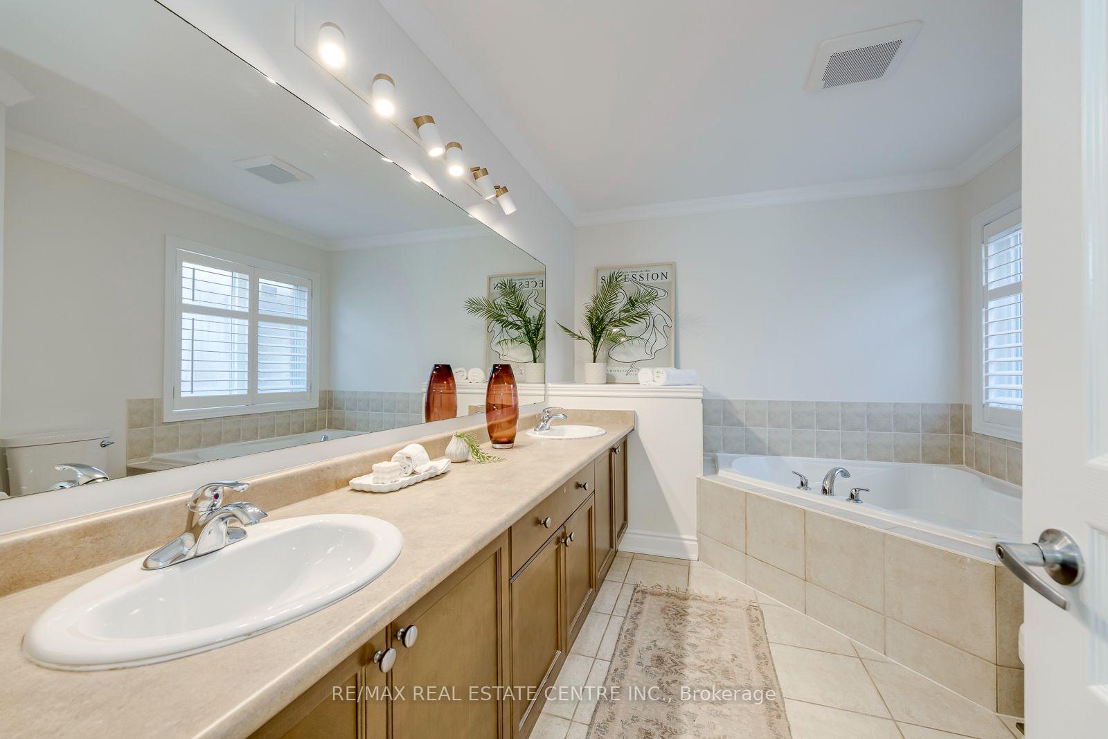 Photo 25 of 290 Duskywing Way, Oakville, Bronte — HOMEH