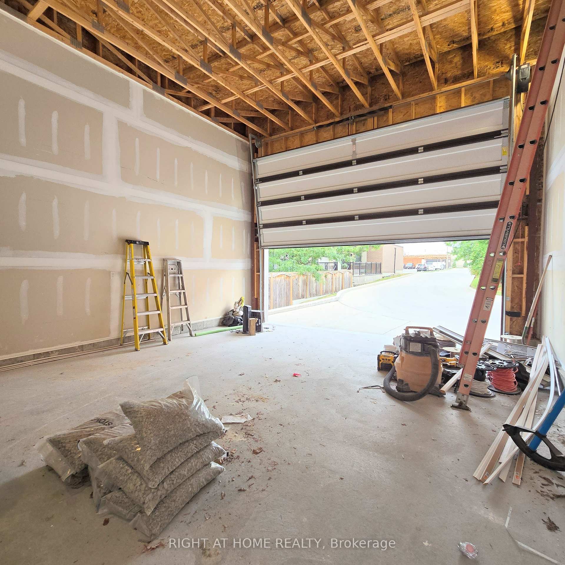 Photo 29 of Unit #Upper Unit, 137 Frederick Tisdale Drive, North York, Downsview-Roding-CFB — HOMEH