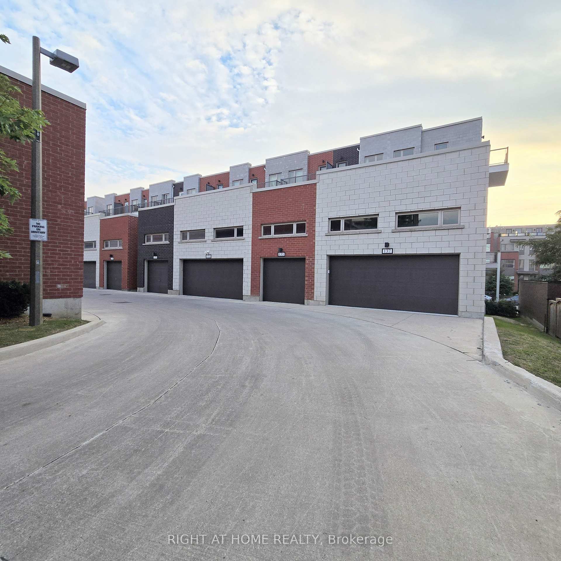 Photo 31 of Unit #Upper Unit, 137 Frederick Tisdale Drive, North York, Downsview-Roding-CFB — HOMEH