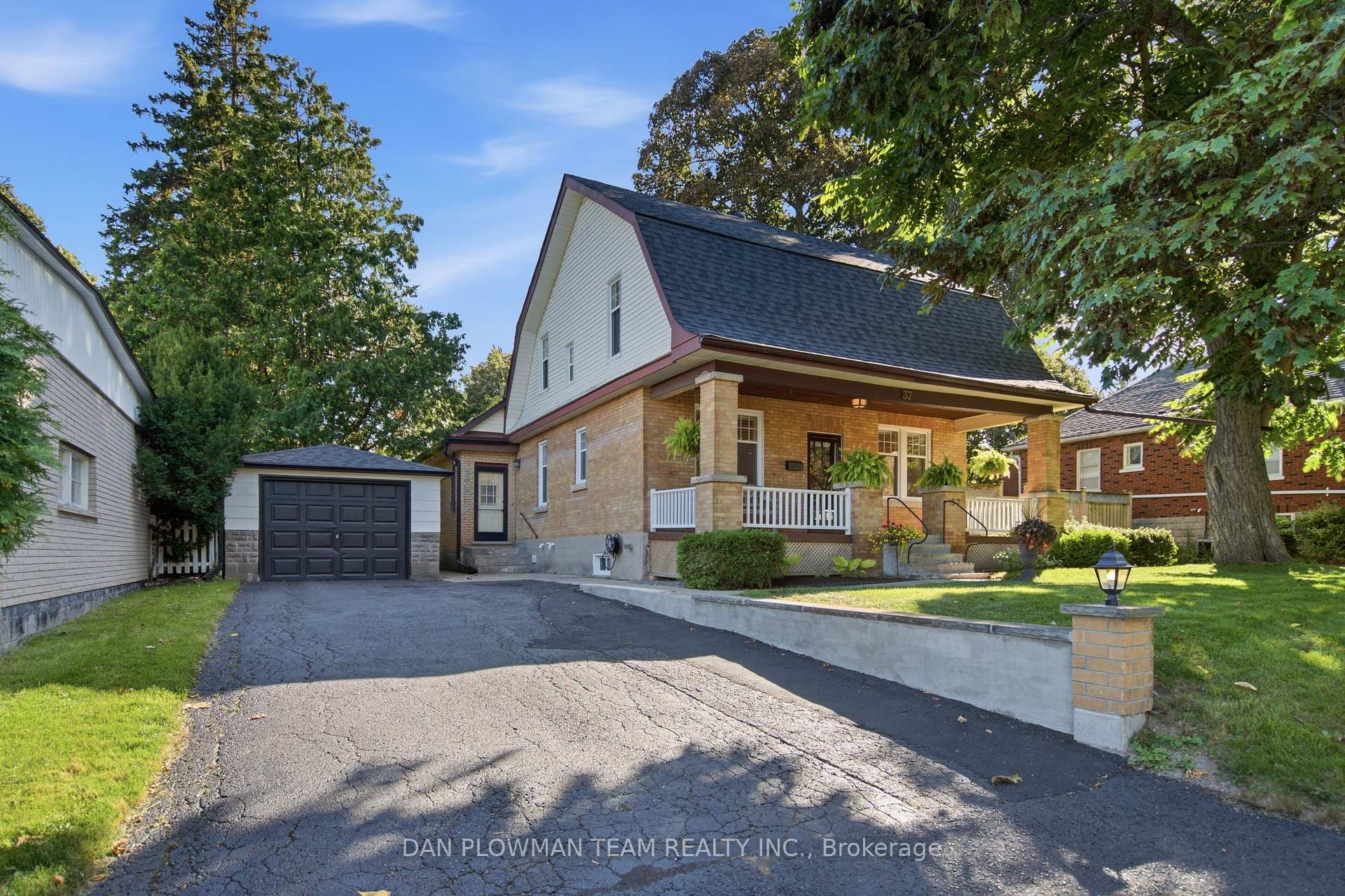 Photo 2 of 37 Wellington Street, Clarington, Bowmanville — HOMEH