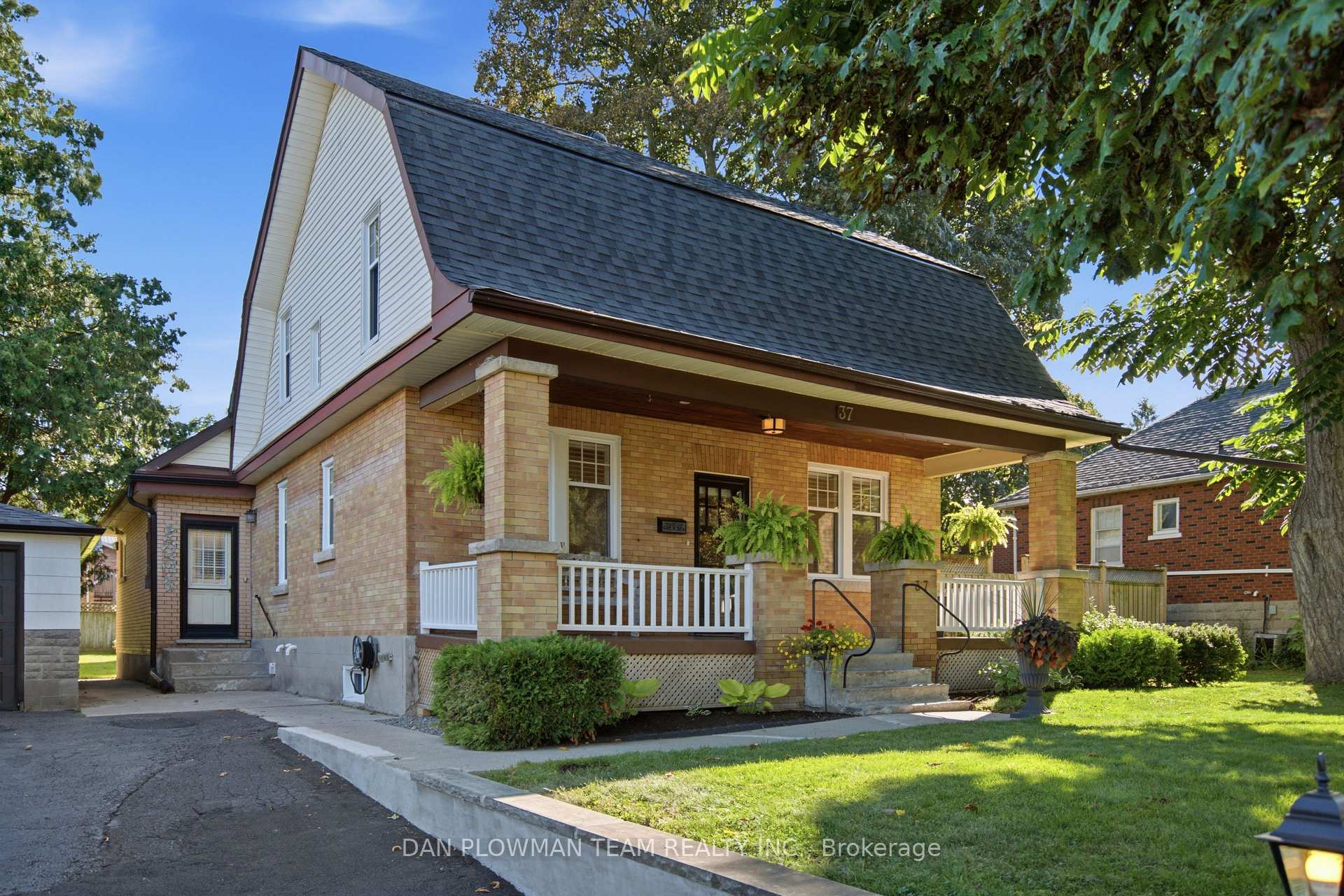 Photo 3 of 37 Wellington Street, Clarington, Bowmanville — HOMEH