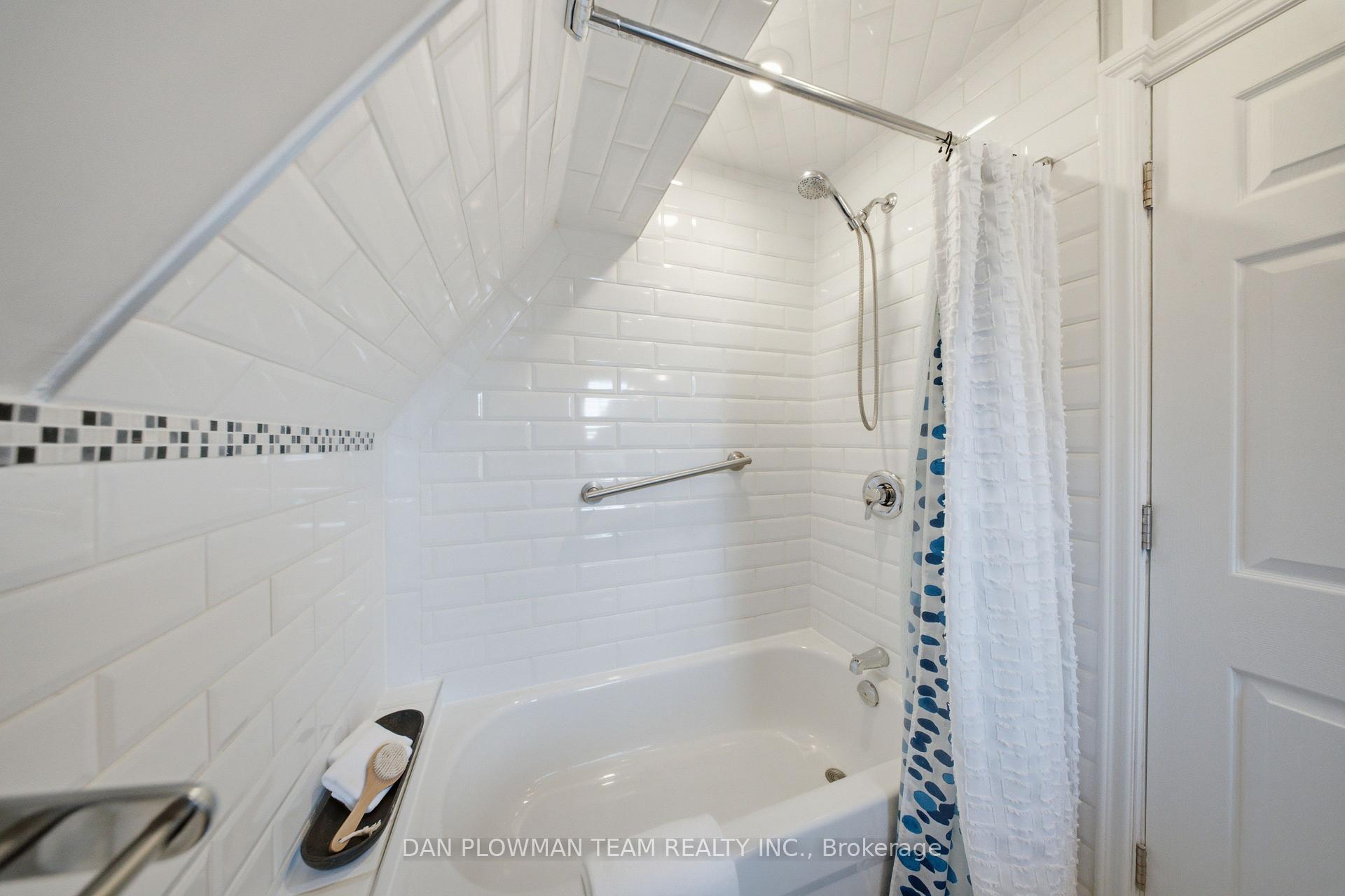 Photo 28 of 37 Wellington Street, Clarington, Bowmanville — HOMEH