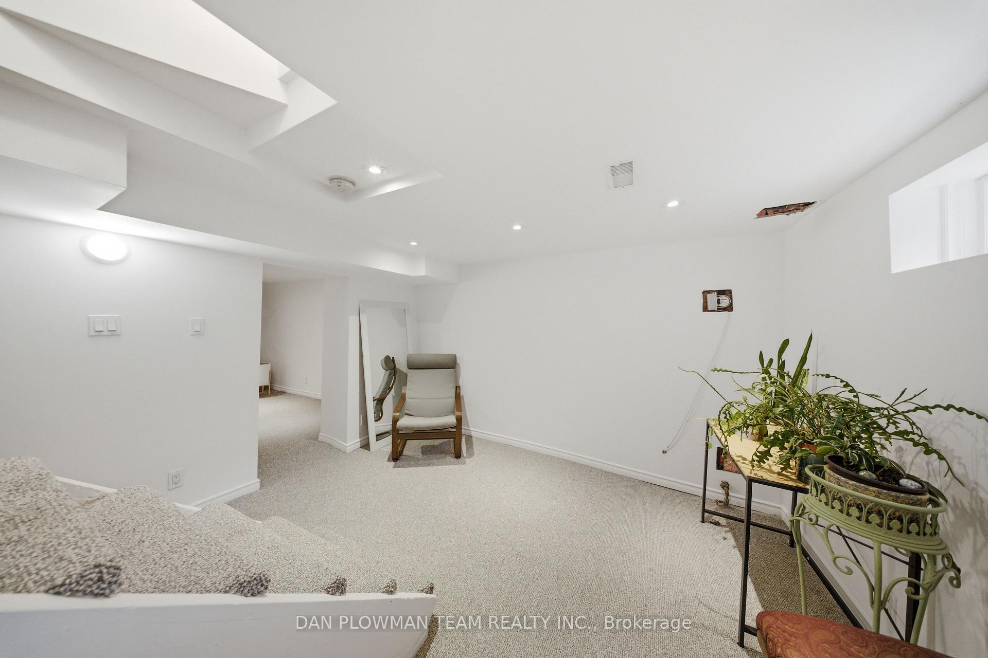 Photo 32 of 37 Wellington Street, Clarington, Bowmanville — HOMEH
