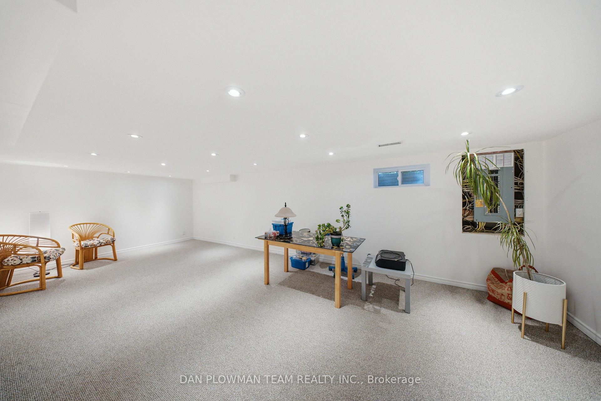 Photo 33 of 37 Wellington Street, Clarington, Bowmanville — HOMEH