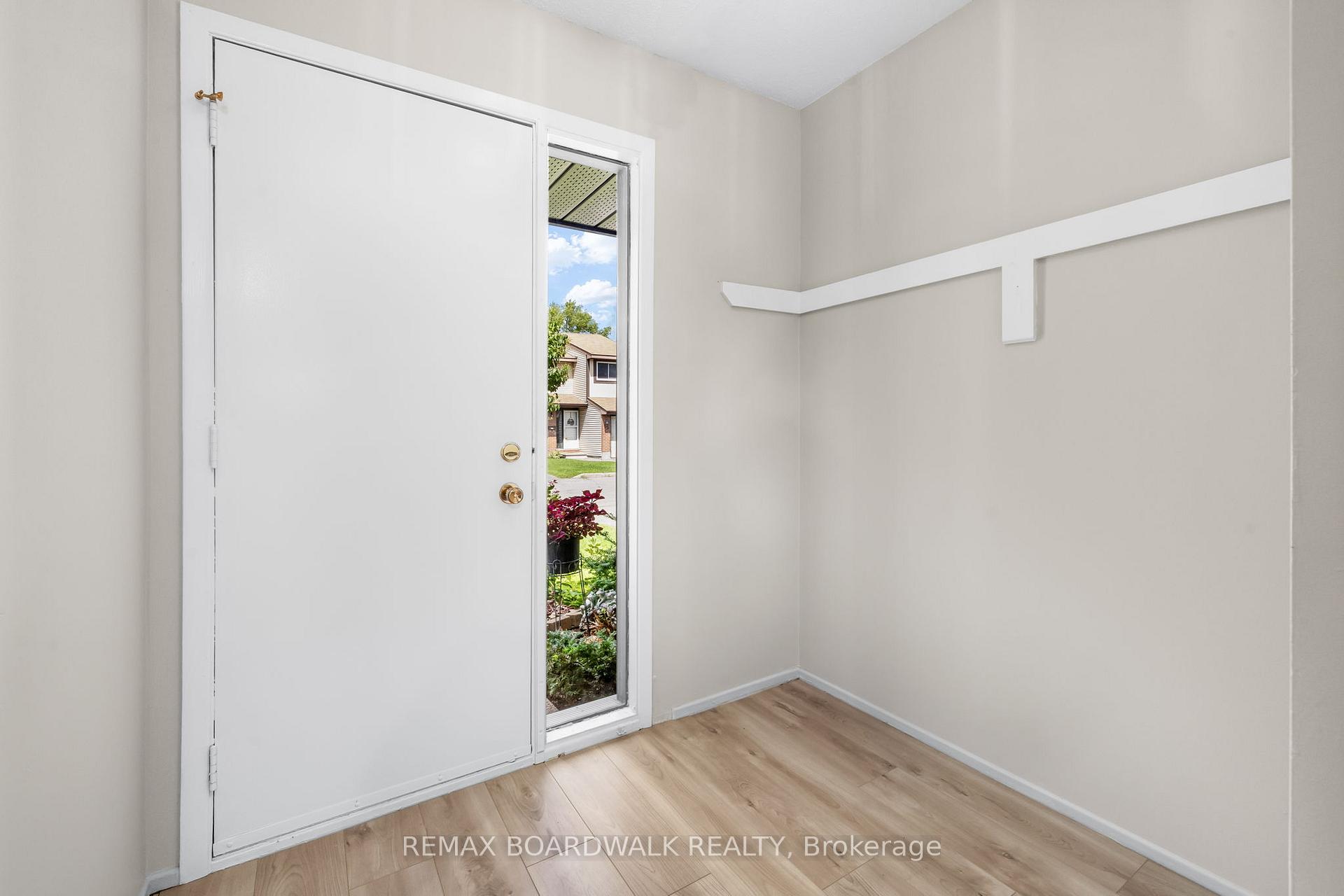 Photo 4 of 52 Baneberry Crescent, Ottawa, Kanata - Glencairn/Hazeldean — HOMEH