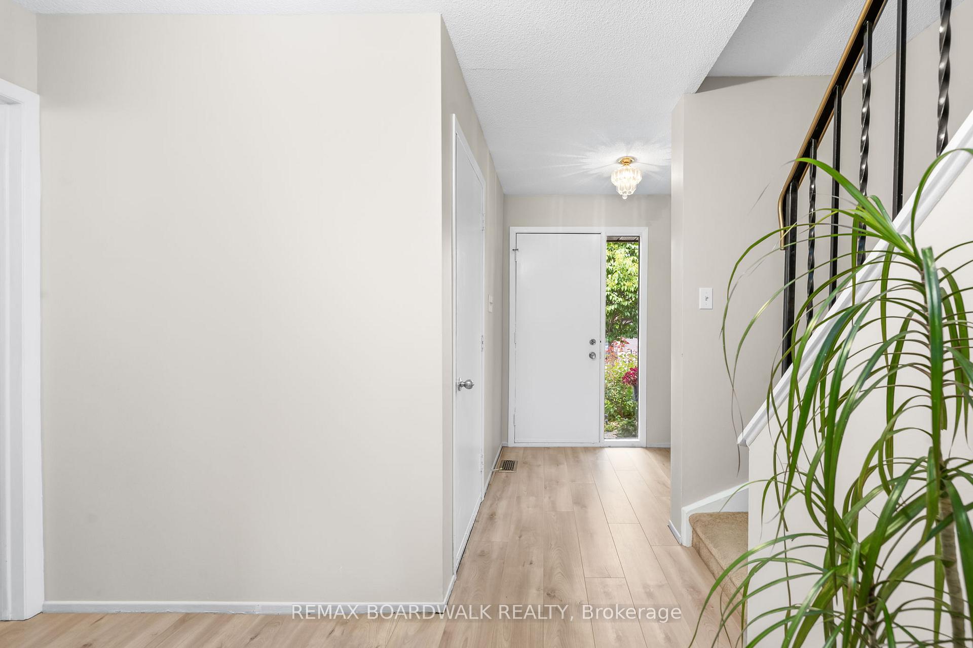 Photo 5 of 52 Baneberry Crescent, Ottawa, Kanata - Glencairn/Hazeldean — HOMEH