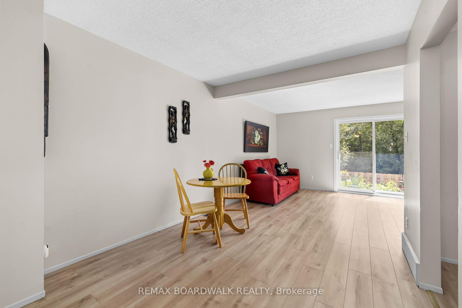 Photo 9 of 52 Baneberry Crescent, Ottawa, Kanata - Glencairn/Hazeldean — HOMEH