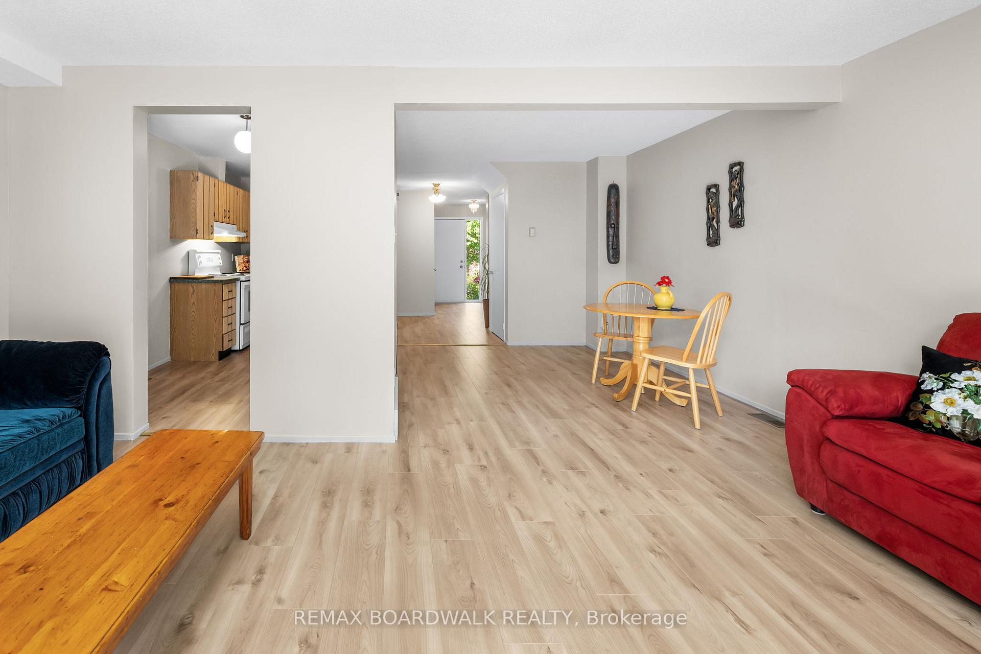 Photo 10 of 52 Baneberry Crescent, Ottawa, Kanata - Glencairn/Hazeldean — HOMEH