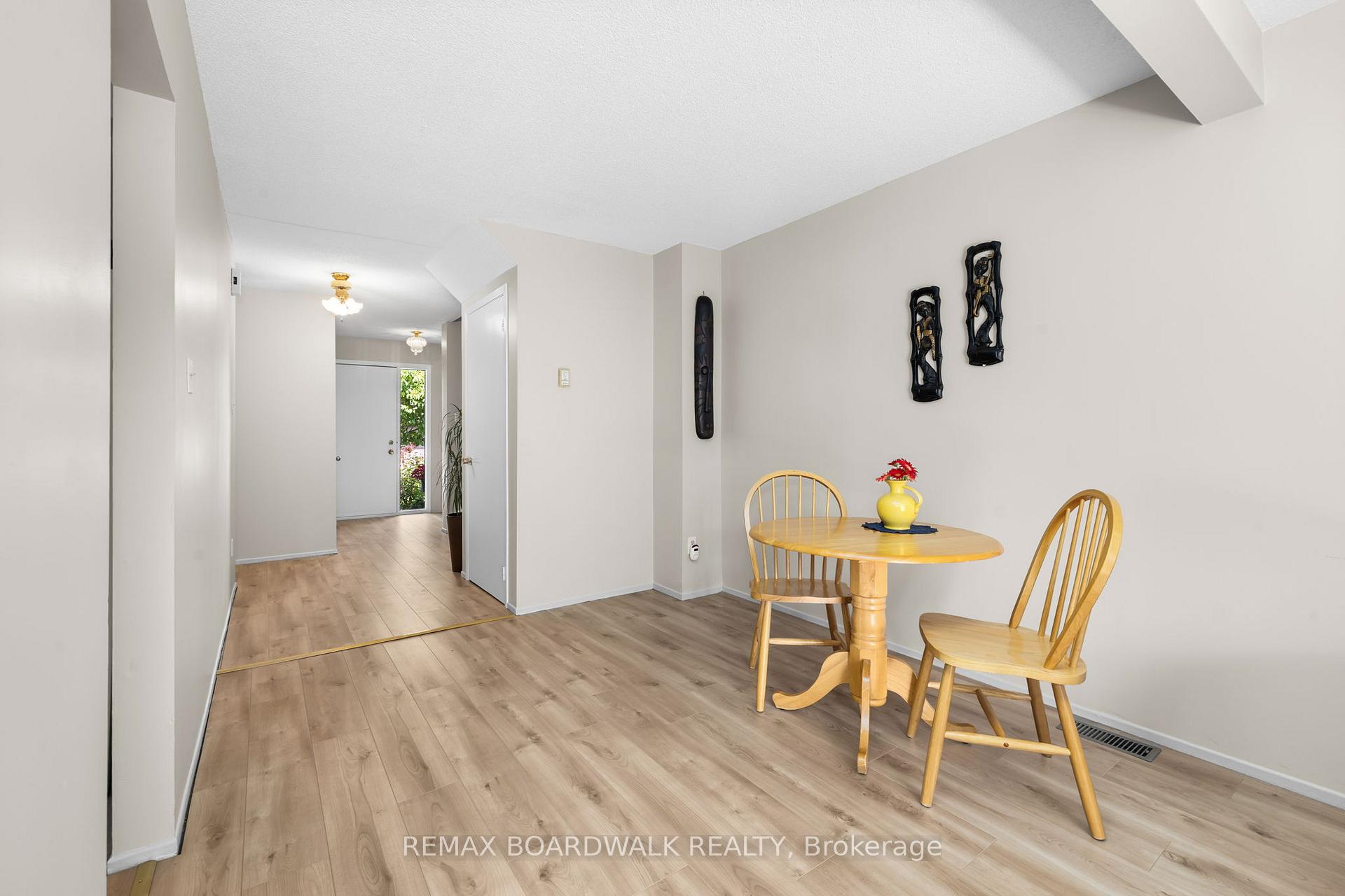 Photo 11 of 52 Baneberry Crescent, Ottawa, Kanata - Glencairn/Hazeldean — HOMEH