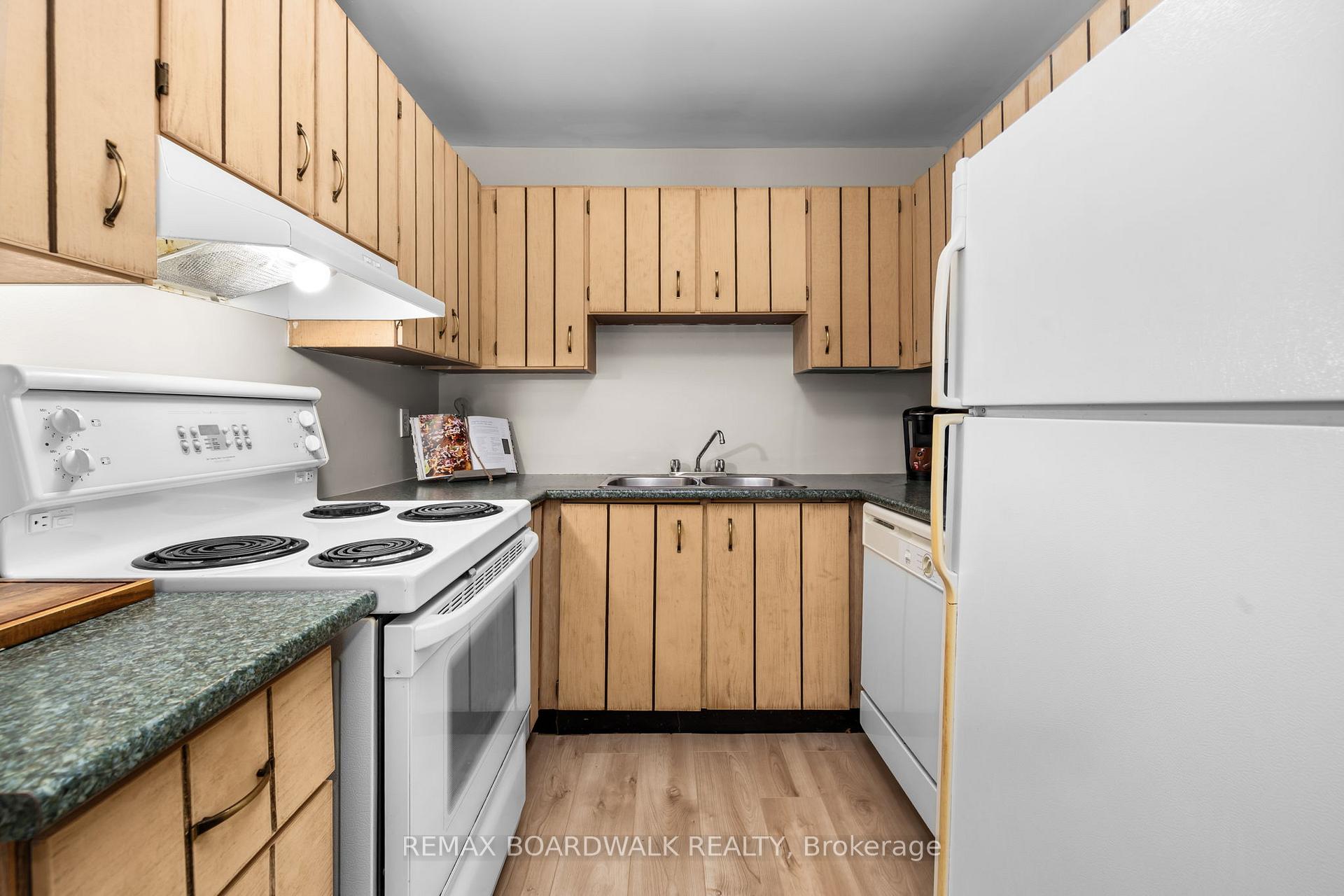 Photo 13 of 52 Baneberry Crescent, Ottawa, Kanata - Glencairn/Hazeldean — HOMEH
