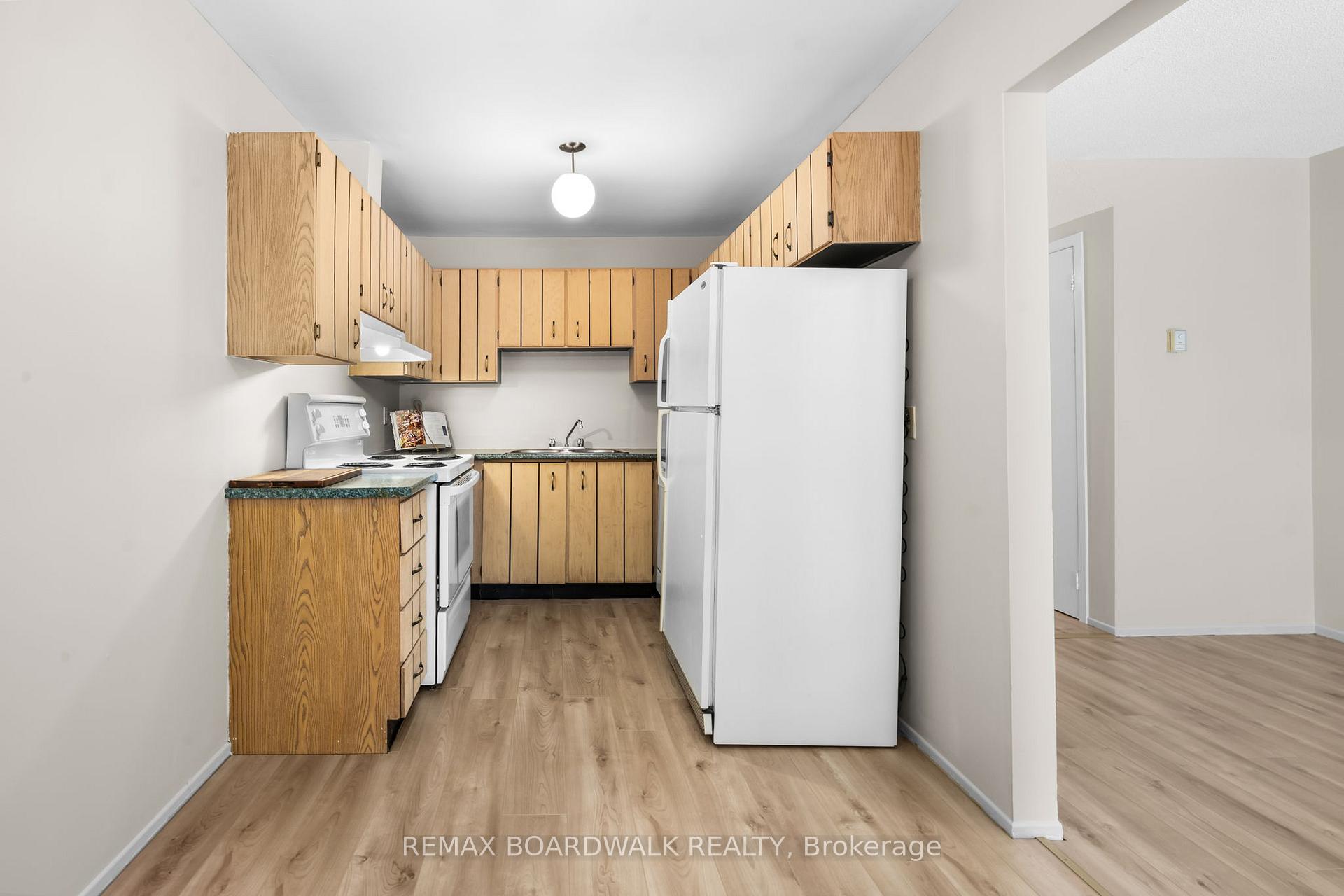 Photo 14 of 52 Baneberry Crescent, Ottawa, Kanata - Glencairn/Hazeldean — HOMEH