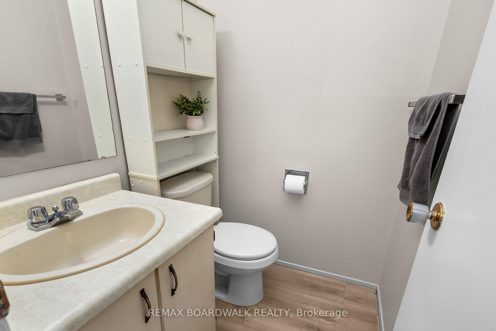 Photo 16 of 52 Baneberry Crescent, Ottawa, Kanata - Glencairn/Hazeldean — HOMEH