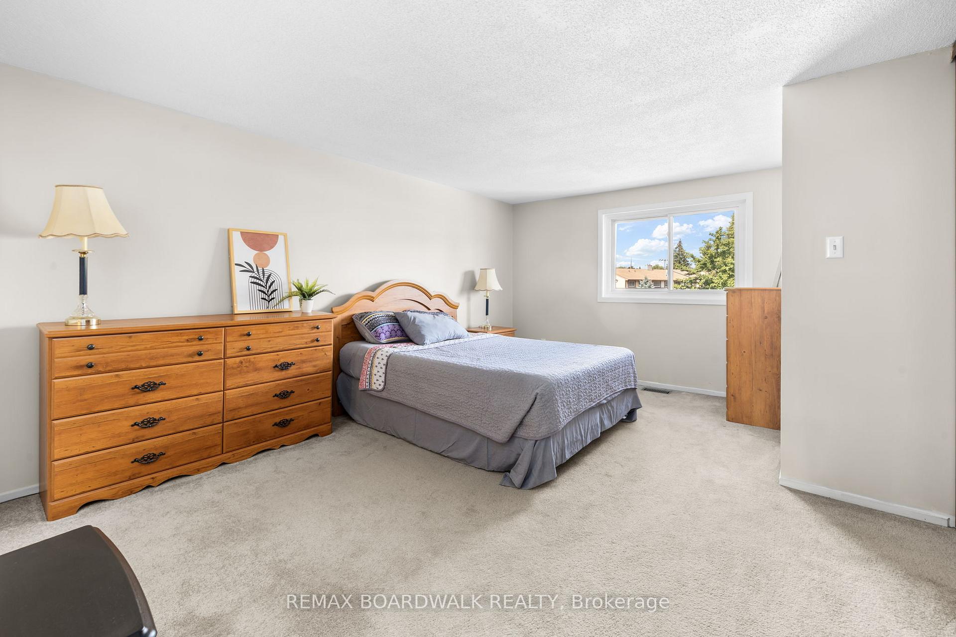 Photo 18 of 52 Baneberry Crescent, Ottawa, Kanata - Glencairn/Hazeldean — HOMEH