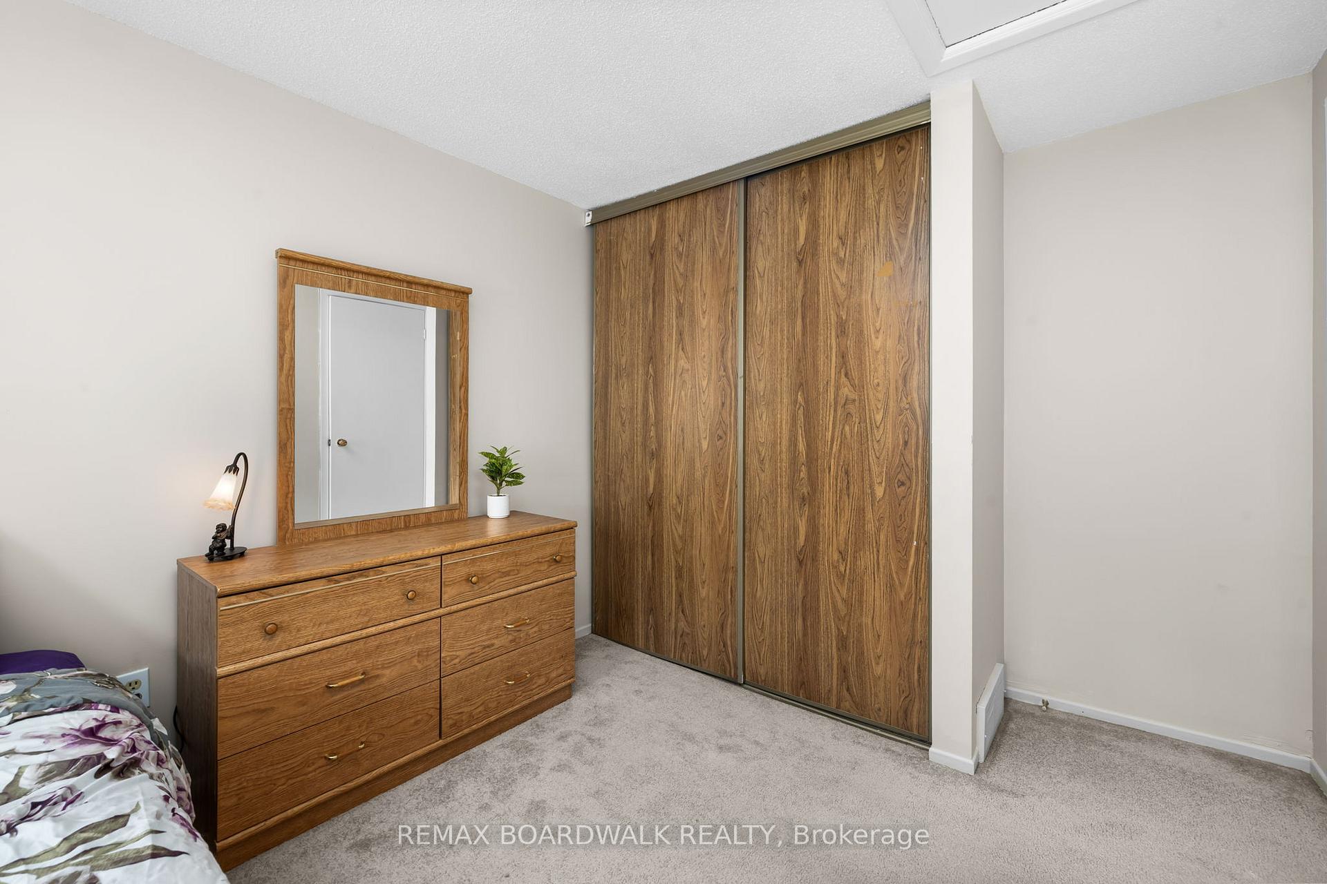 Photo 23 of 52 Baneberry Crescent, Ottawa, Kanata - Glencairn/Hazeldean — HOMEH