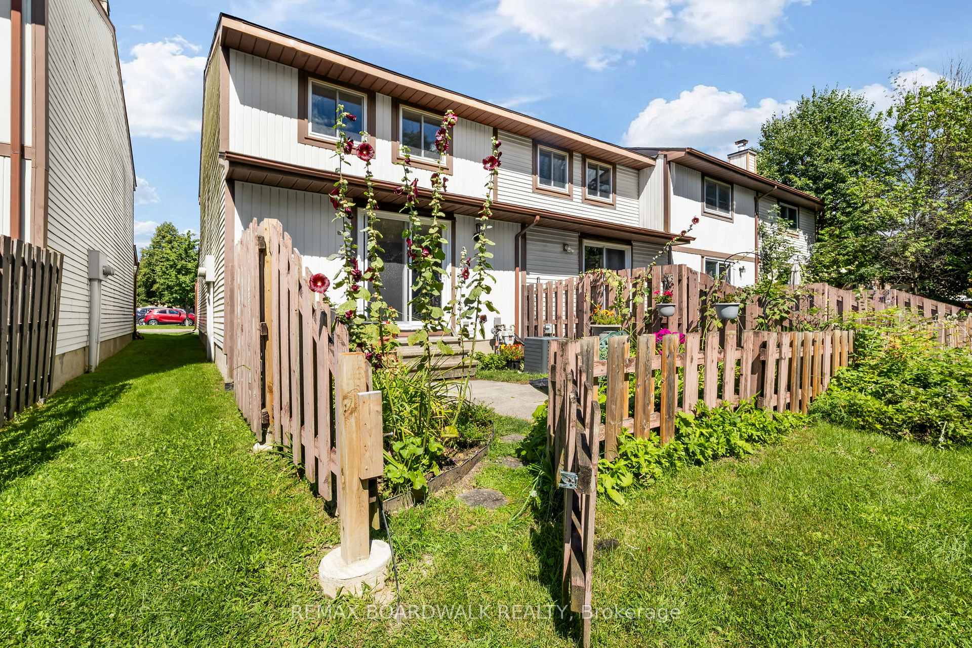 Photo 28 of 52 Baneberry Crescent, Ottawa, Kanata - Glencairn/Hazeldean — HOMEH