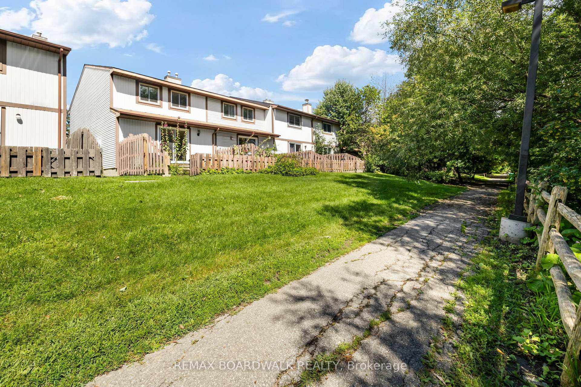 Photo 29 of 52 Baneberry Crescent, Ottawa, Kanata - Glencairn/Hazeldean — HOMEH