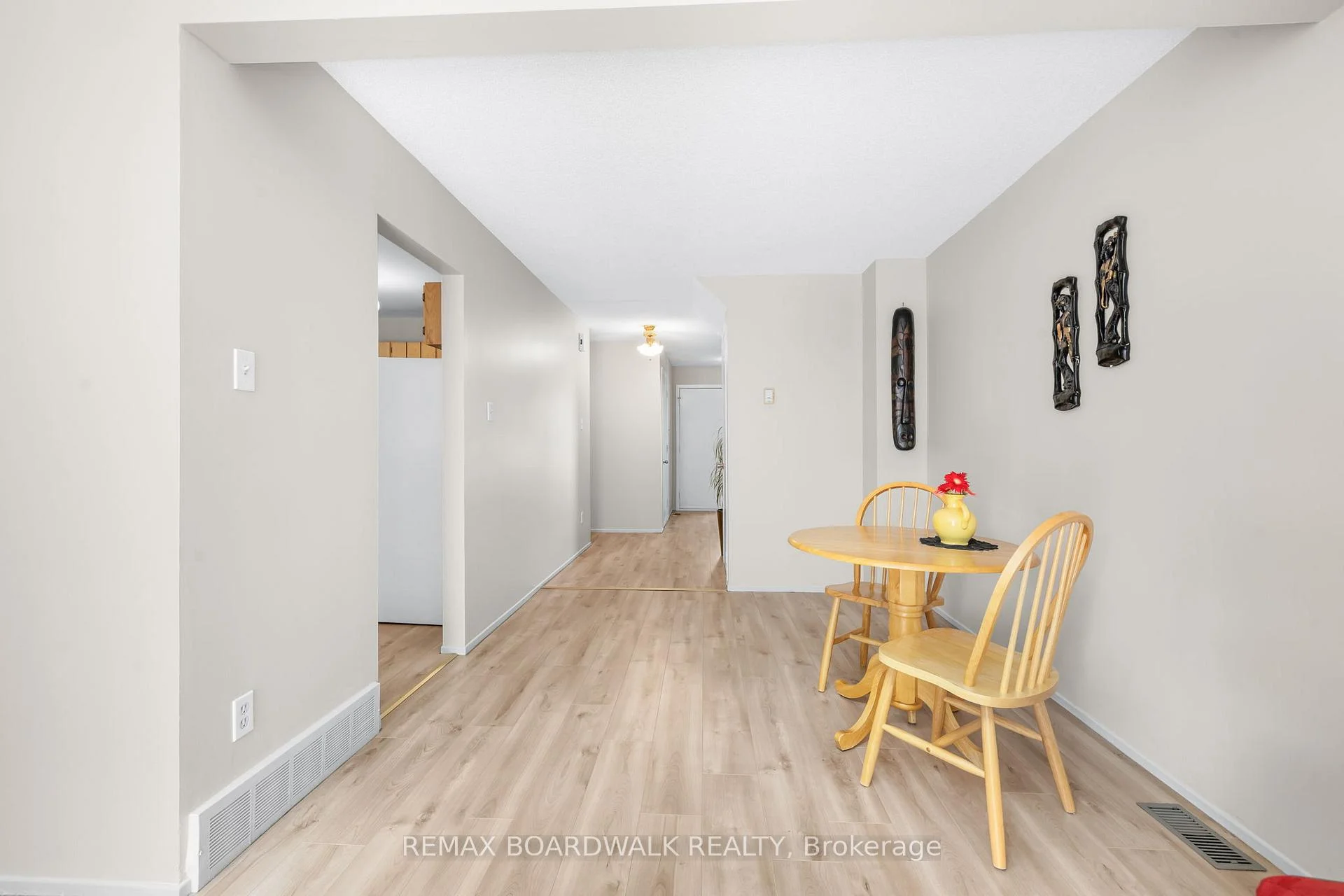 Photo 12 of 52 Baneberry Crescent, Ottawa, Kanata - Glencairn/Hazeldean — HOMEH