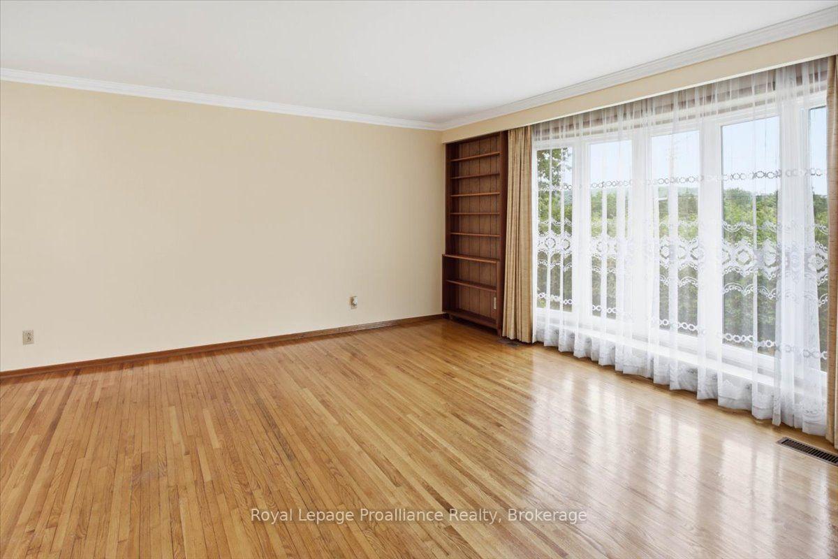 Photo 17 of 68 Riverside Parkway, Quinte West, Sidney Ward — HOMEH