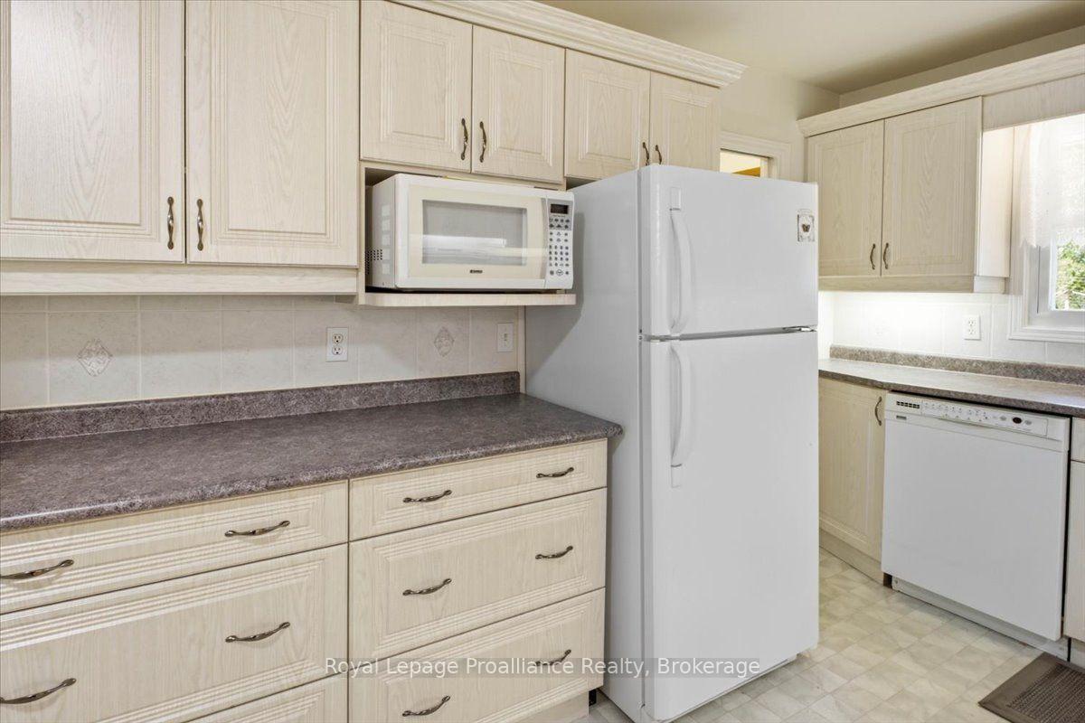 Photo 43 of 68 Riverside Parkway, Quinte West, Sidney Ward — HOMEH