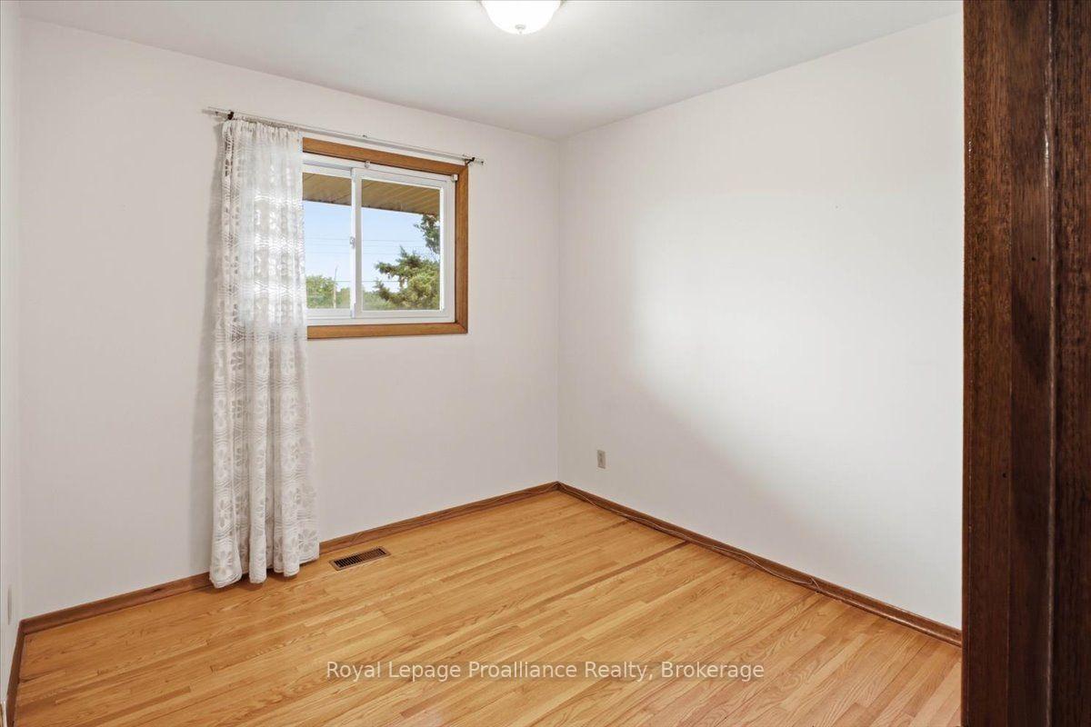 Photo 52 of 68 Riverside Parkway, Quinte West, Sidney Ward — HOMEH
