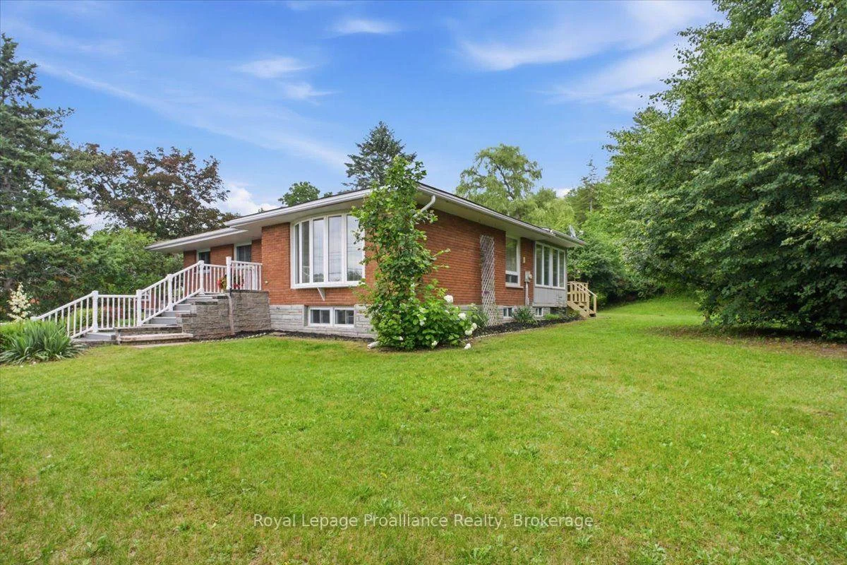 Photo 3 of 68 Riverside Parkway, Quinte West, Sidney Ward — HOMEH