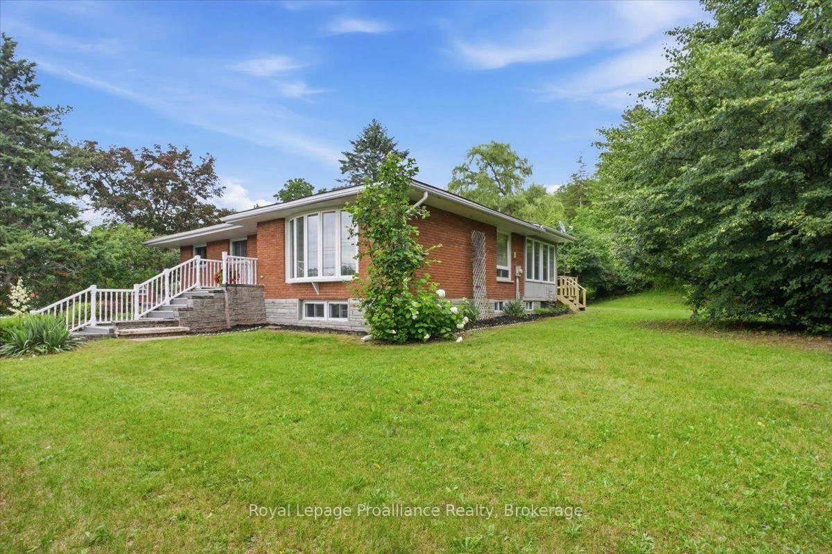 Photo 7 of 68 Riverside Parkway, Quinte West, Sidney Ward — HOMEH